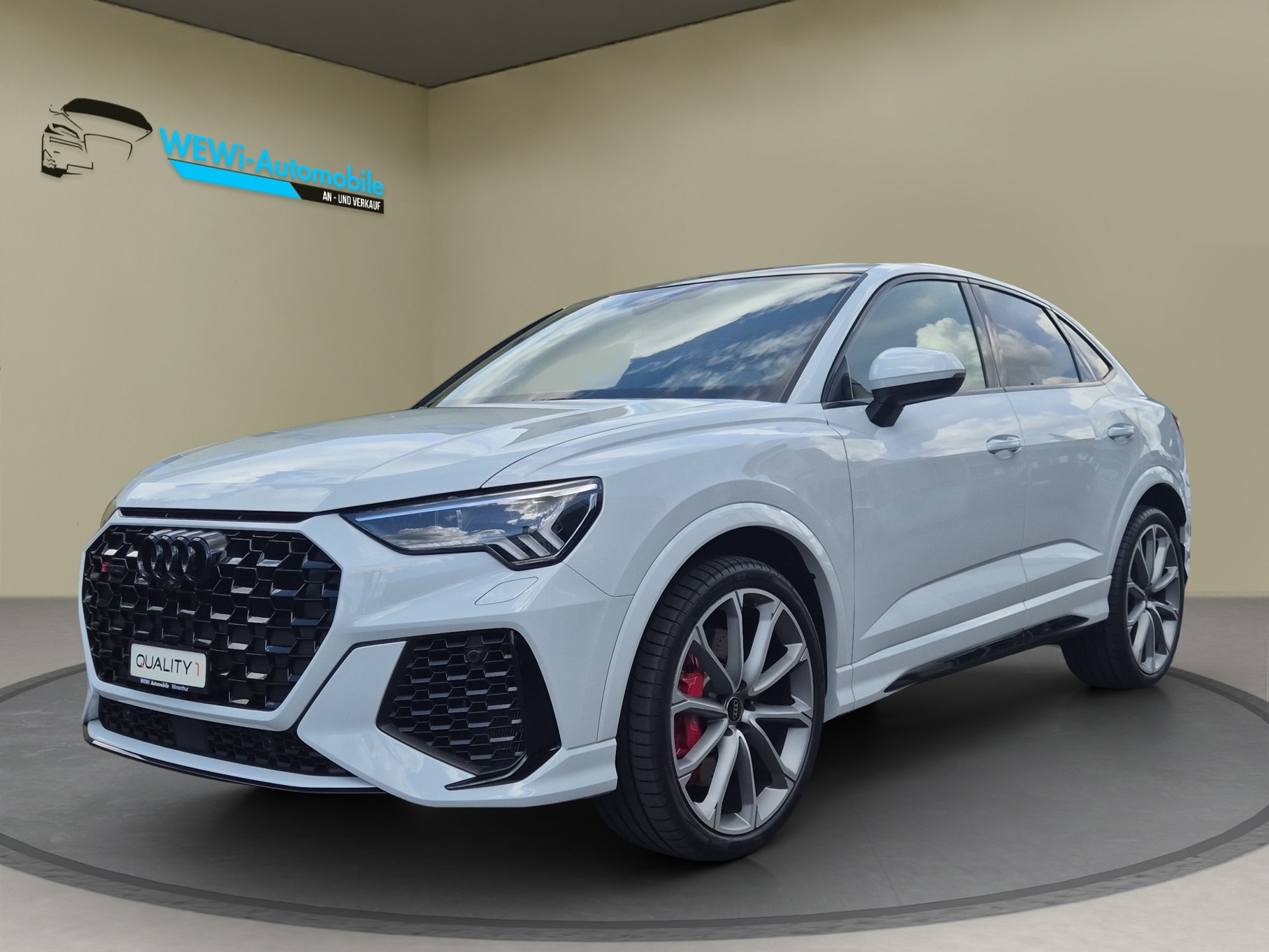 AUDI RS Q3 Sportback quattro S tronic-image-6