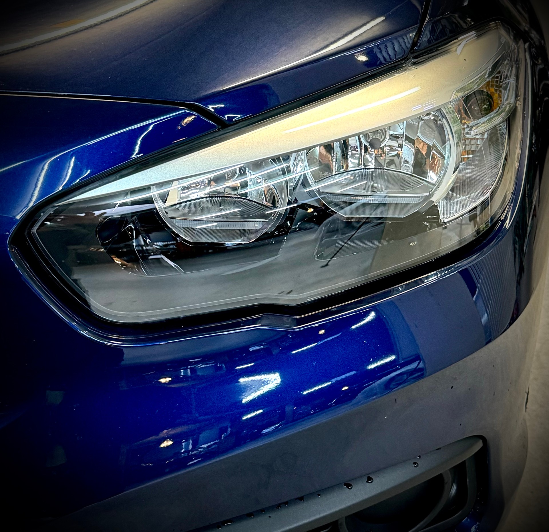 BMW 116d-showroom-element-2