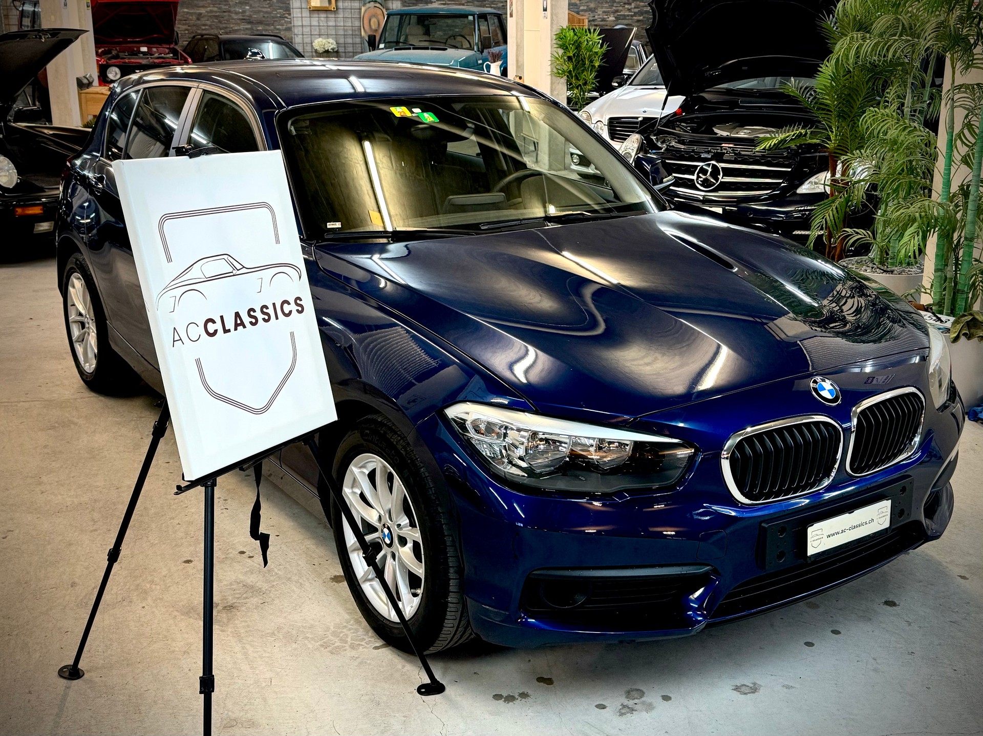 BMW 116d-showroom-element-3