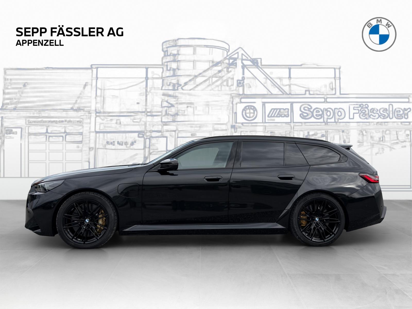 BMW M5 xDrive Touring-showroom-element-1