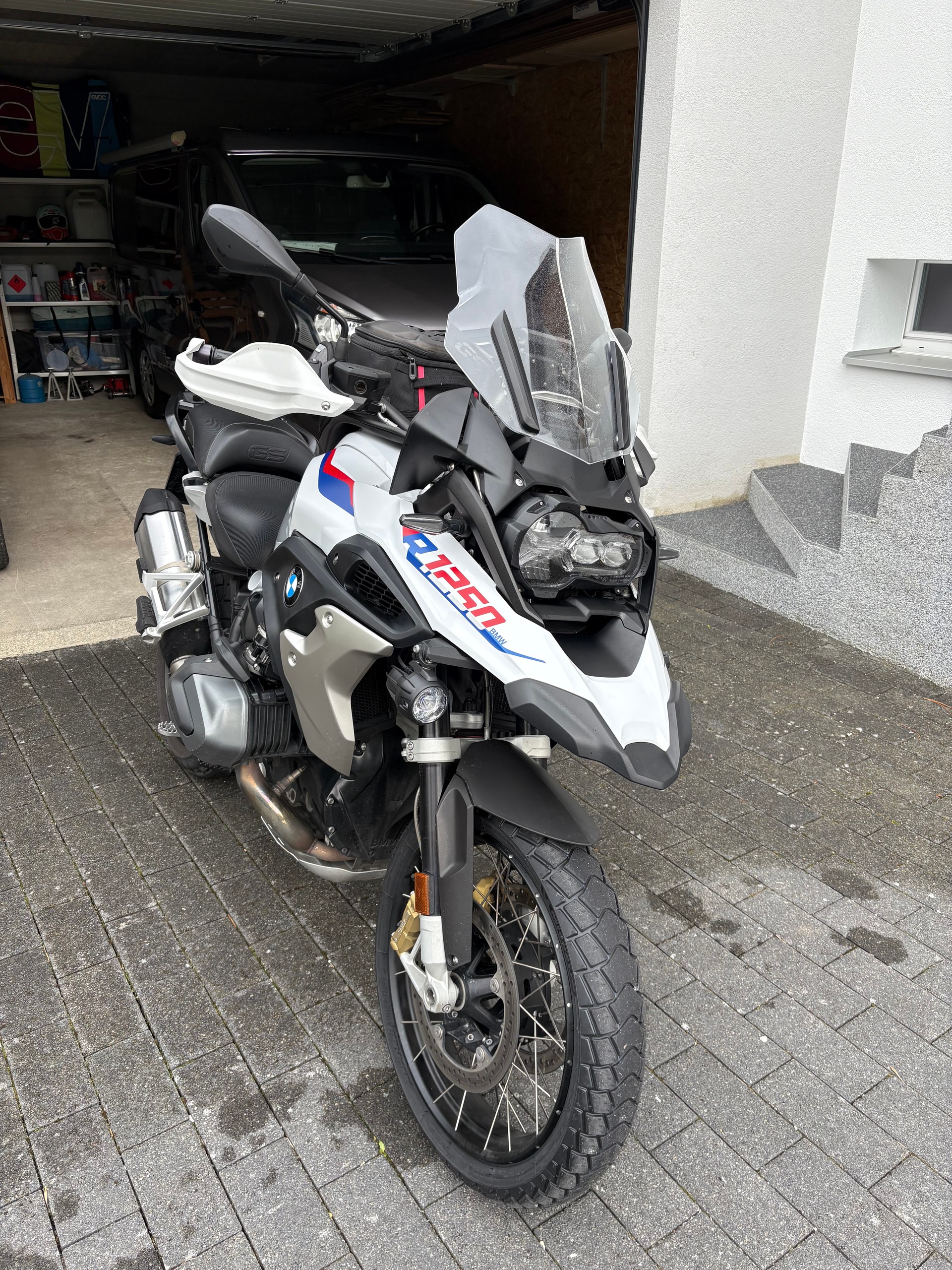 BMW R 1250 GS-image-2