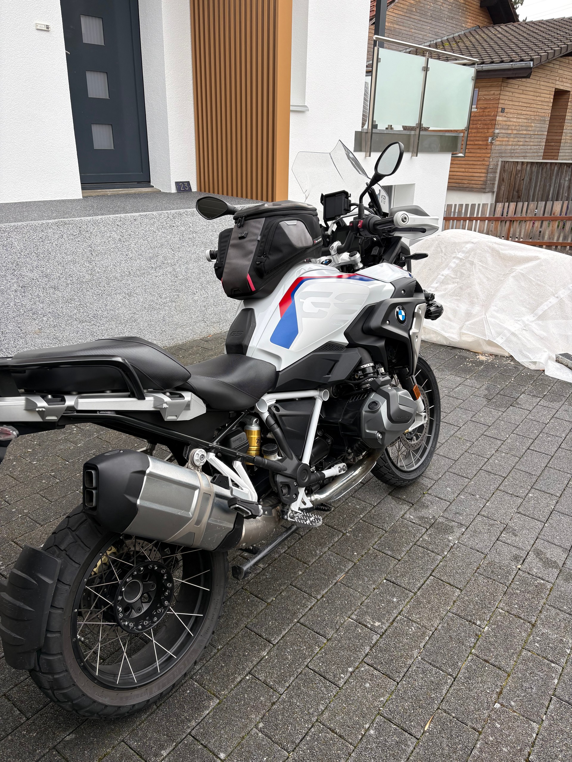 BMW R 1250 GS-image-1