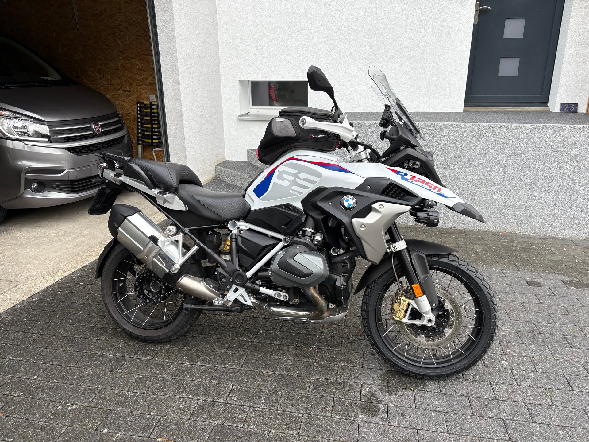 BMW R 1250 GS-image-0