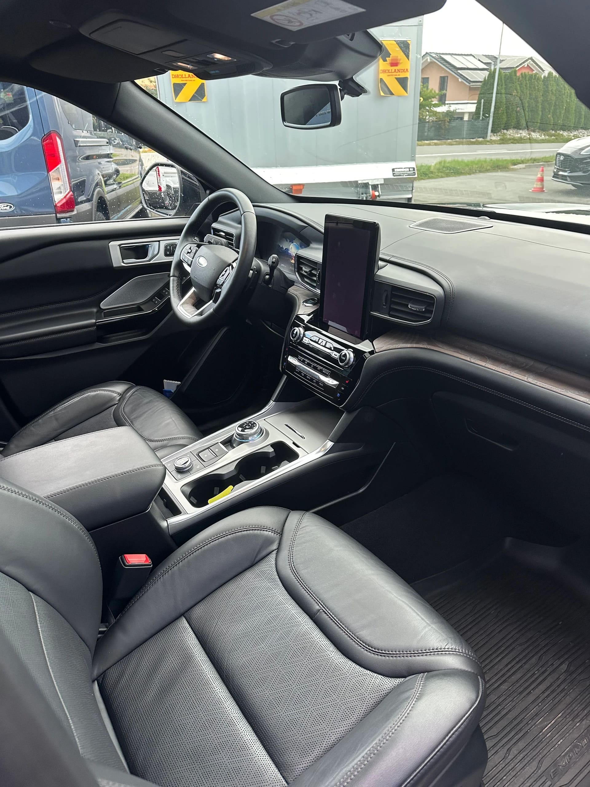 FORD Explorer 3.0 V6 Plug-in Hybrid Platinum-image-12