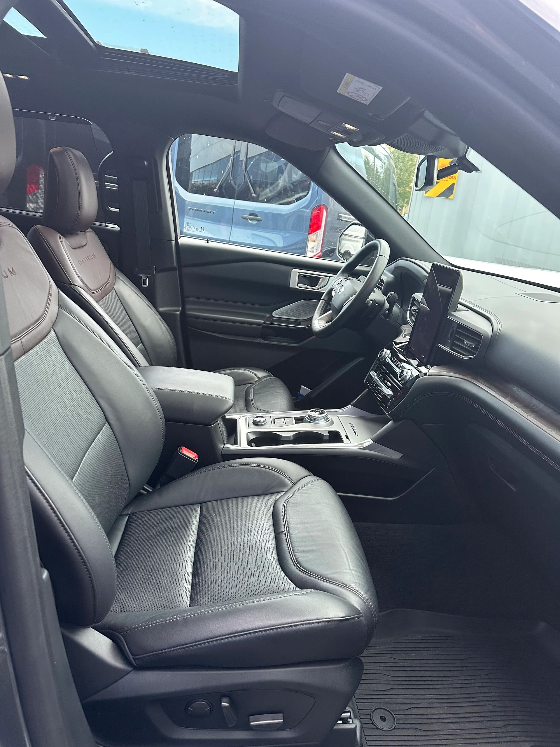 FORD Explorer 3.0 V6 Plug-in Hybrid Platinum-image-13