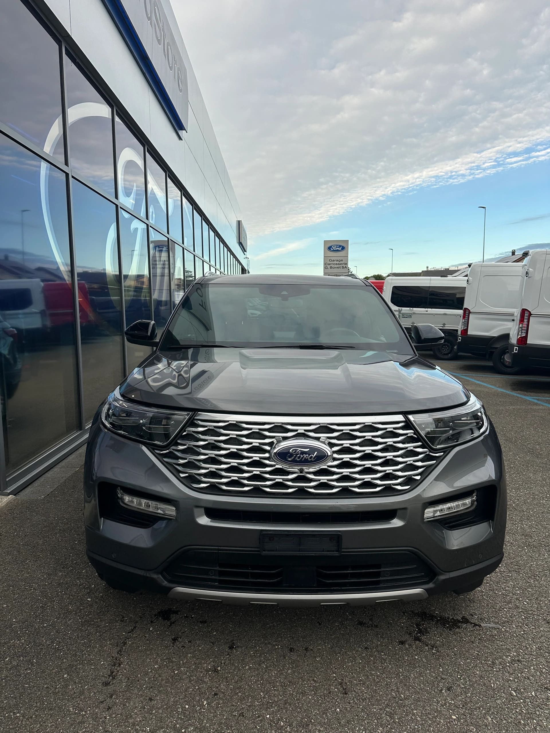 FORD Explorer 3.0 V6 Plug-in Hybrid Platinum-image-8