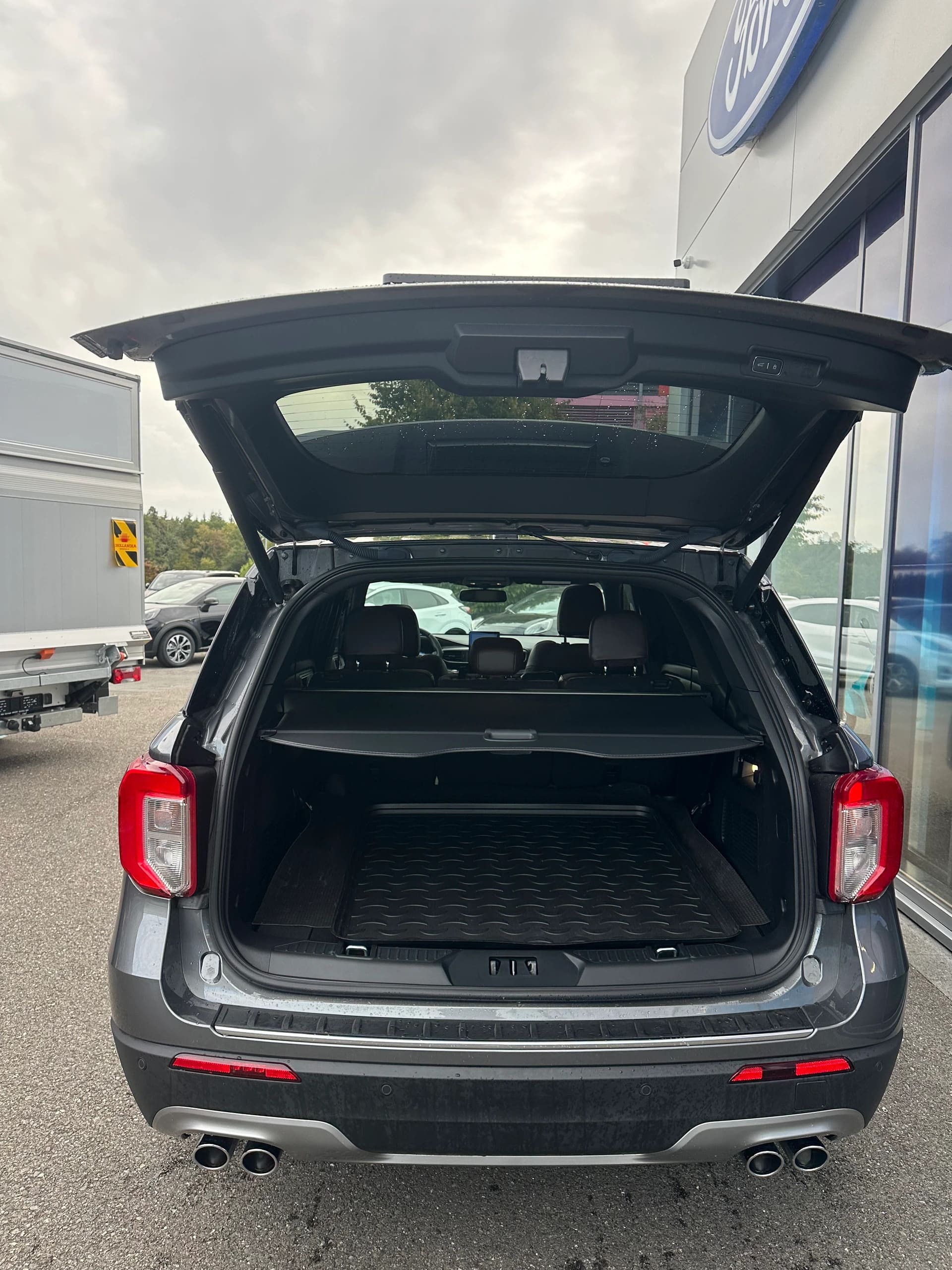 FORD Explorer 3.0 V6 Plug-in Hybrid Platinum-image-5