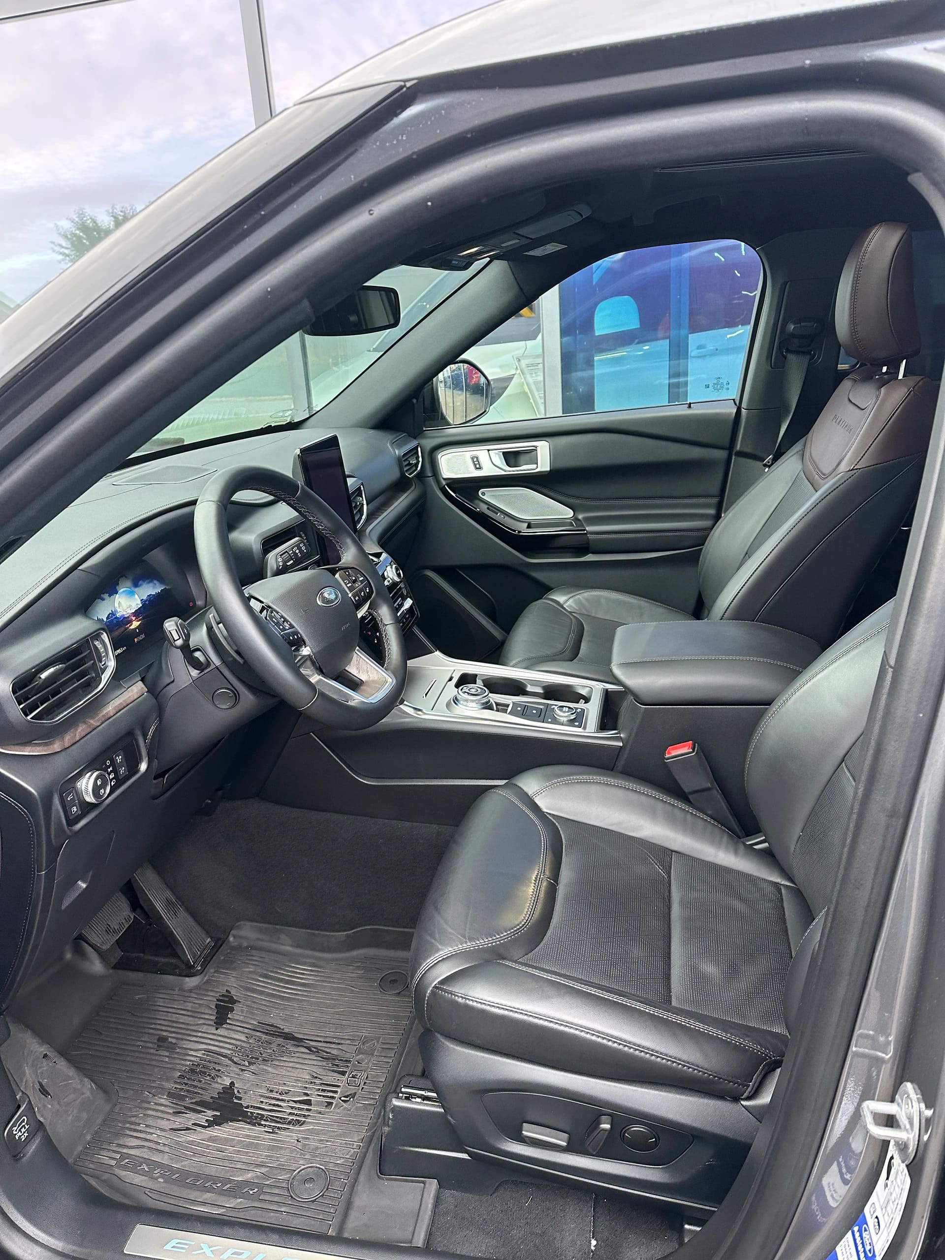 FORD Explorer 3.0 V6 Plug-in Hybrid Platinum-image-10