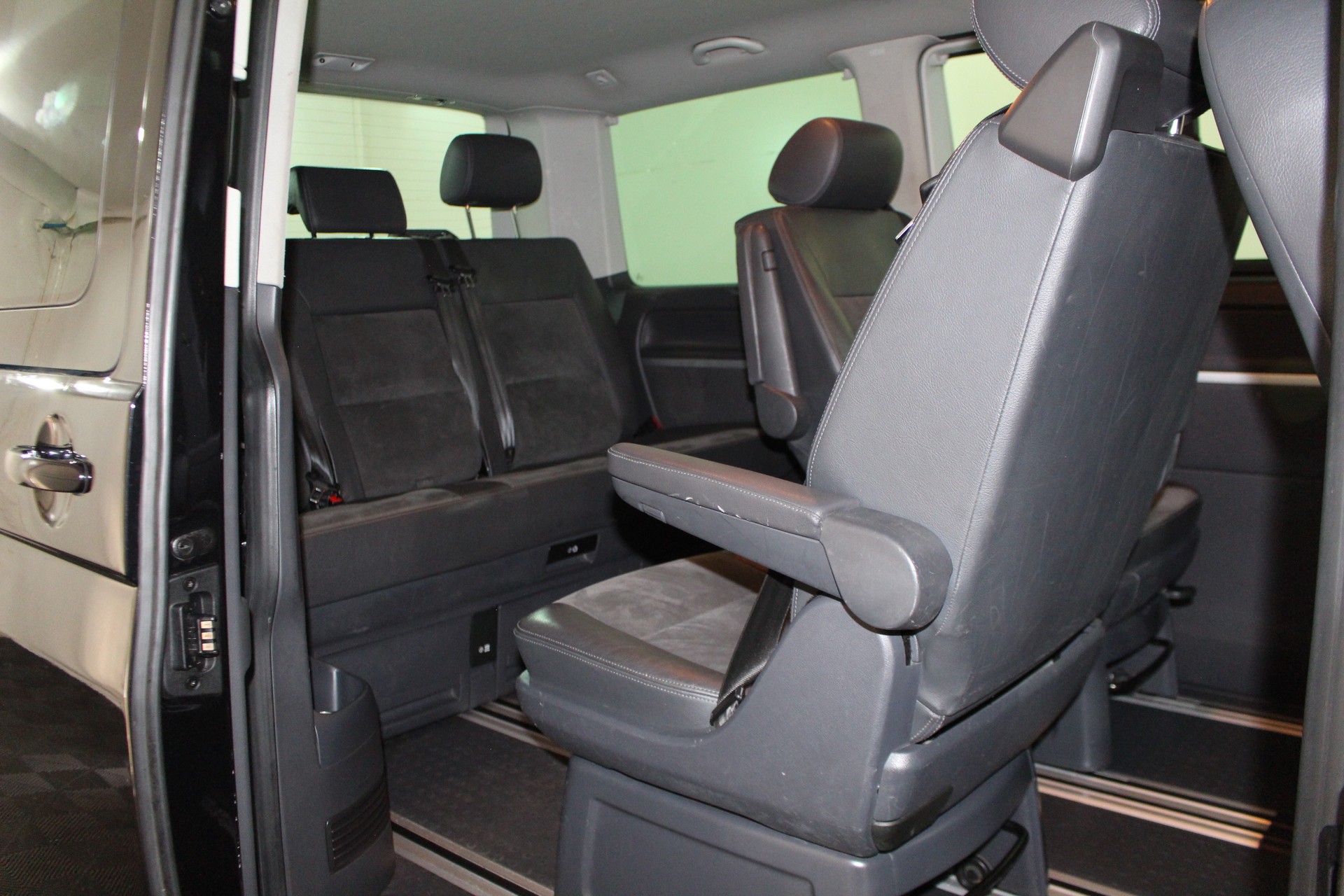 VW T5 Multivan 2.0 TSI 204 Highline DSG 4m-image-10