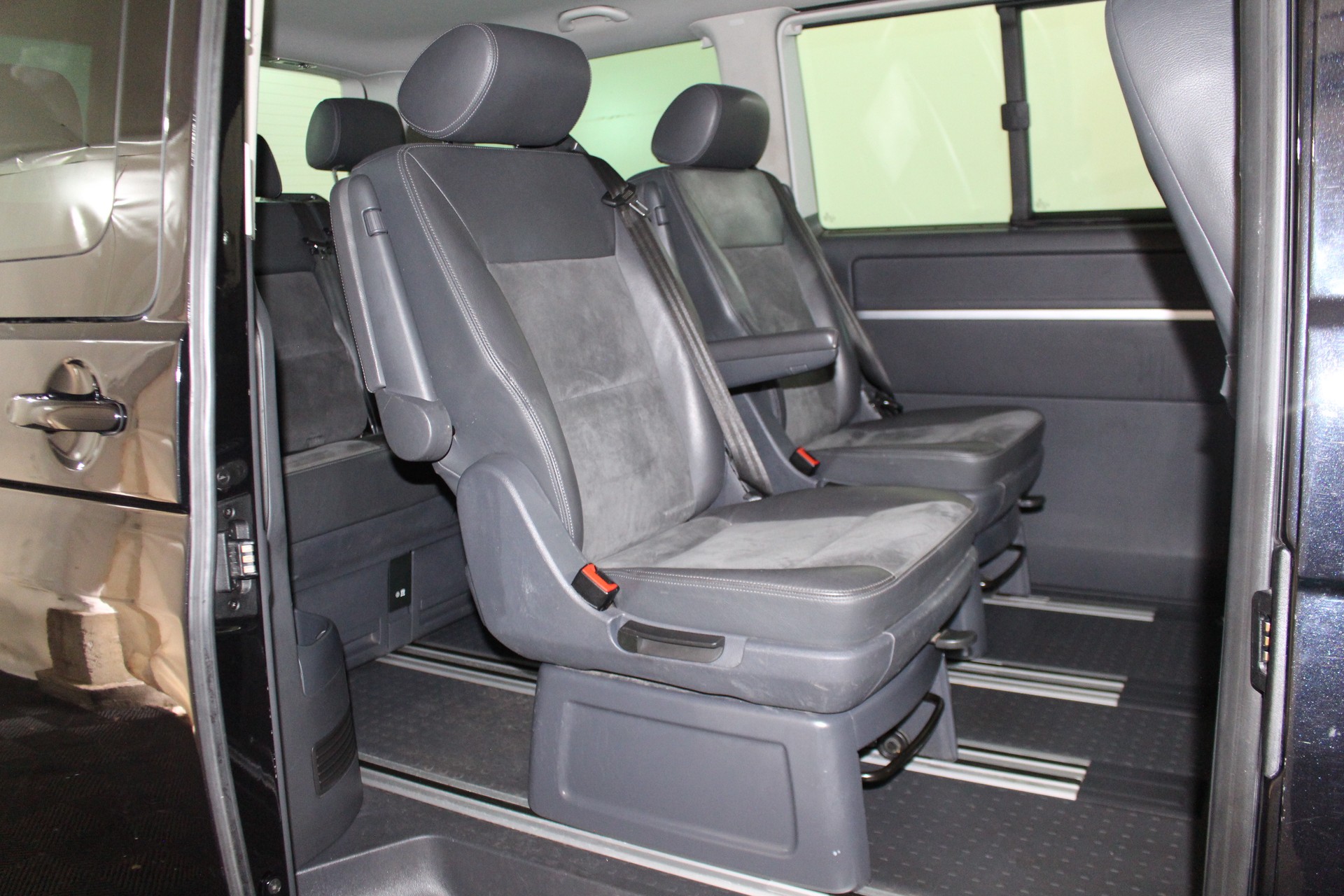 VW T5 Multivan 2.0 TSI 204 Highline DSG 4m-image-12