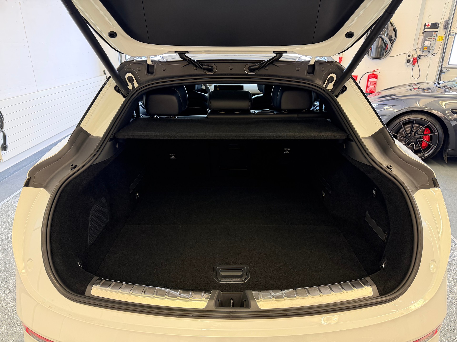 ZEEKR 7GT 100kWh Prvilege Launch Edition AWD "Crystal White" 10J / 200'000km Werksgarantie-image-8