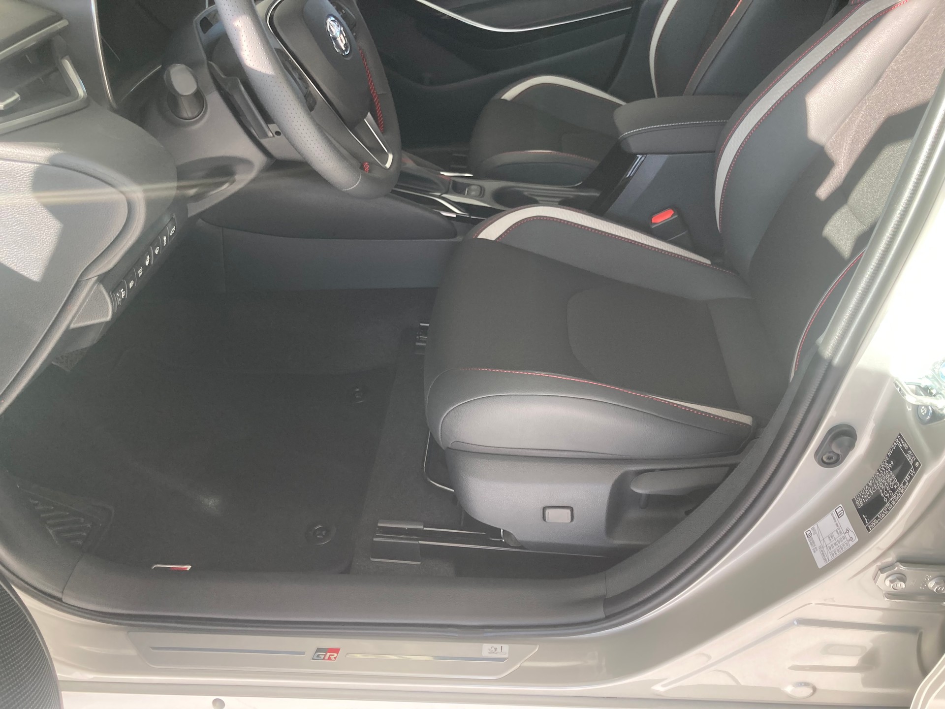 TOYOTA Corolla Touring Sports 2.0 HSD GR Sport e-CVT-image-9