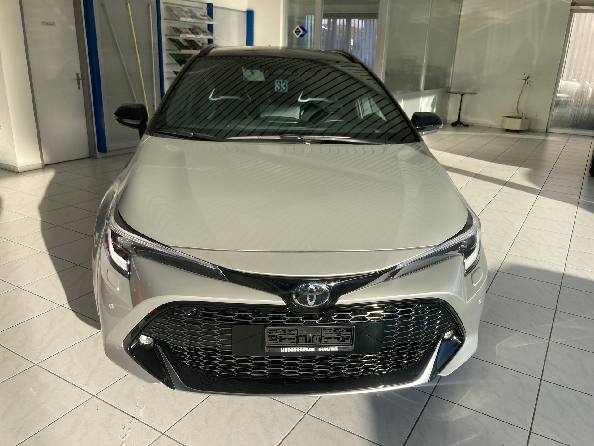 TOYOTA Corolla Touring Sports 2.0 HSD GR Sport e-CVT-image-1