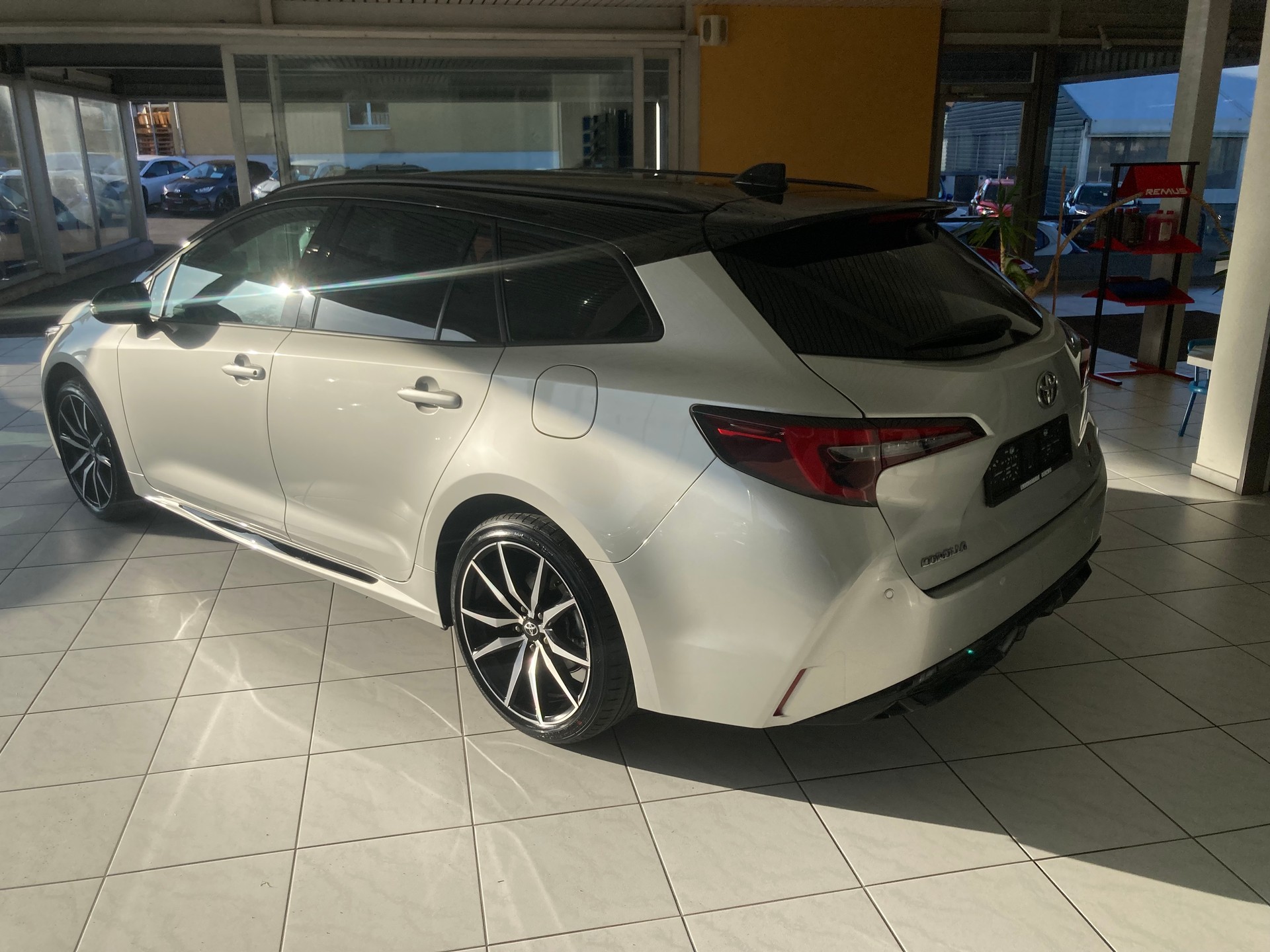TOYOTA Corolla Touring Sports 2.0 HSD GR Sport e-CVT-image-6