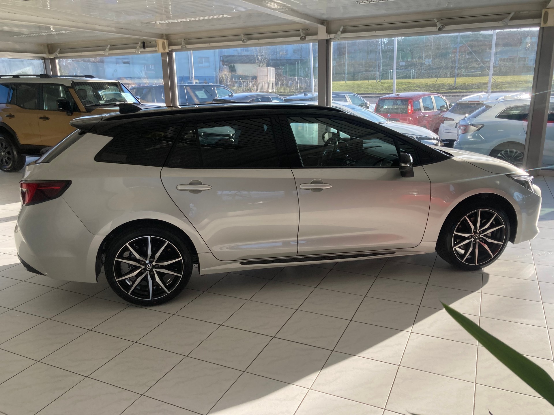 TOYOTA Corolla Touring Sports 2.0 HSD GR Sport e-CVT-image-3