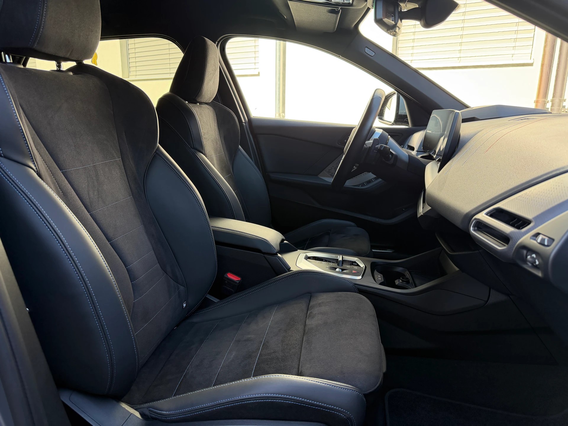 BMW 118d Steptronic M Sport Pro | HEAD-UP DISPLAY | MASSAGESITZE | 360° KAMERA | KEYLESS GO-image-16