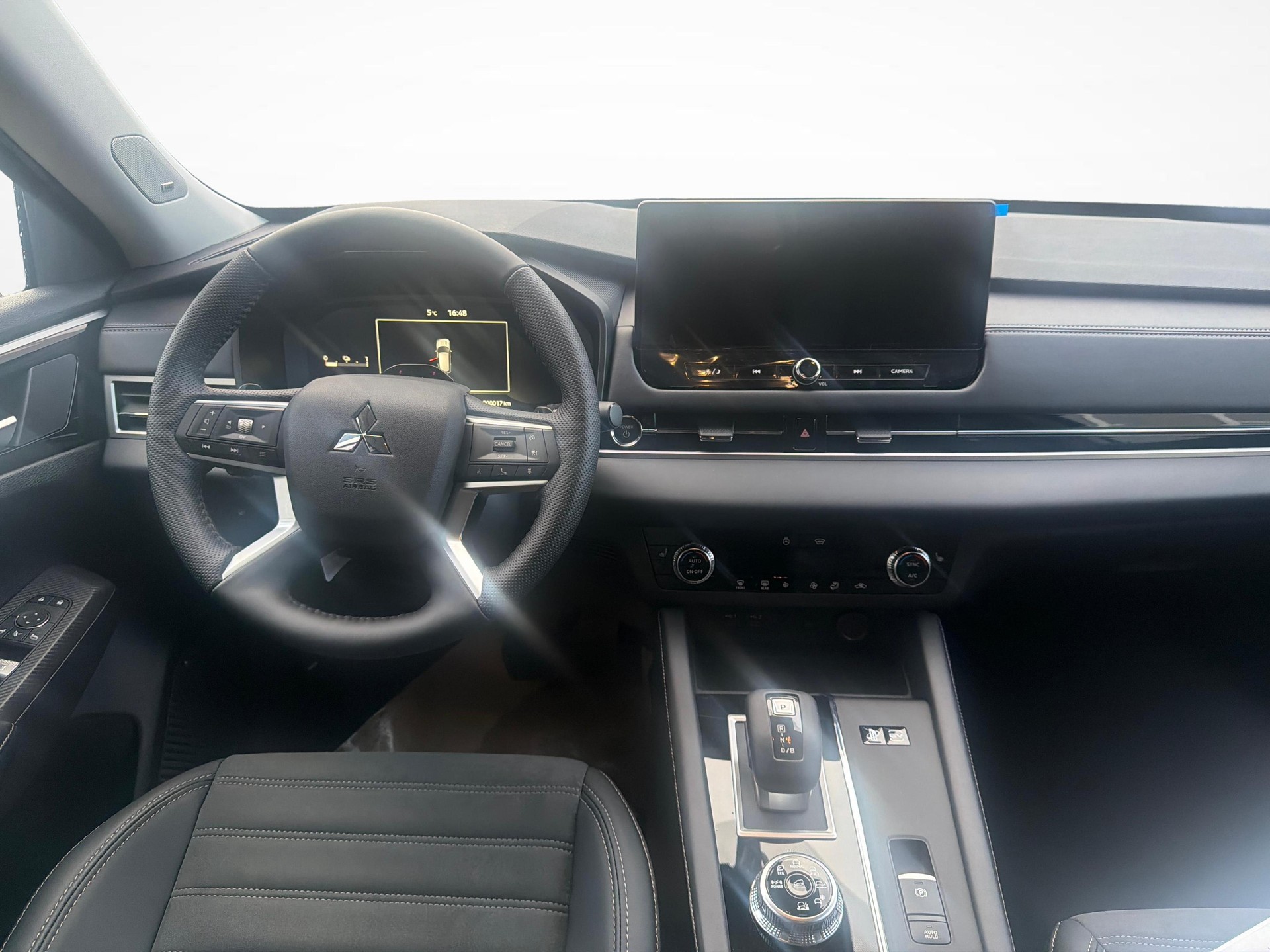 MITSUBISHI Outlander 2.4 PHEV Intense 4x4-image-8