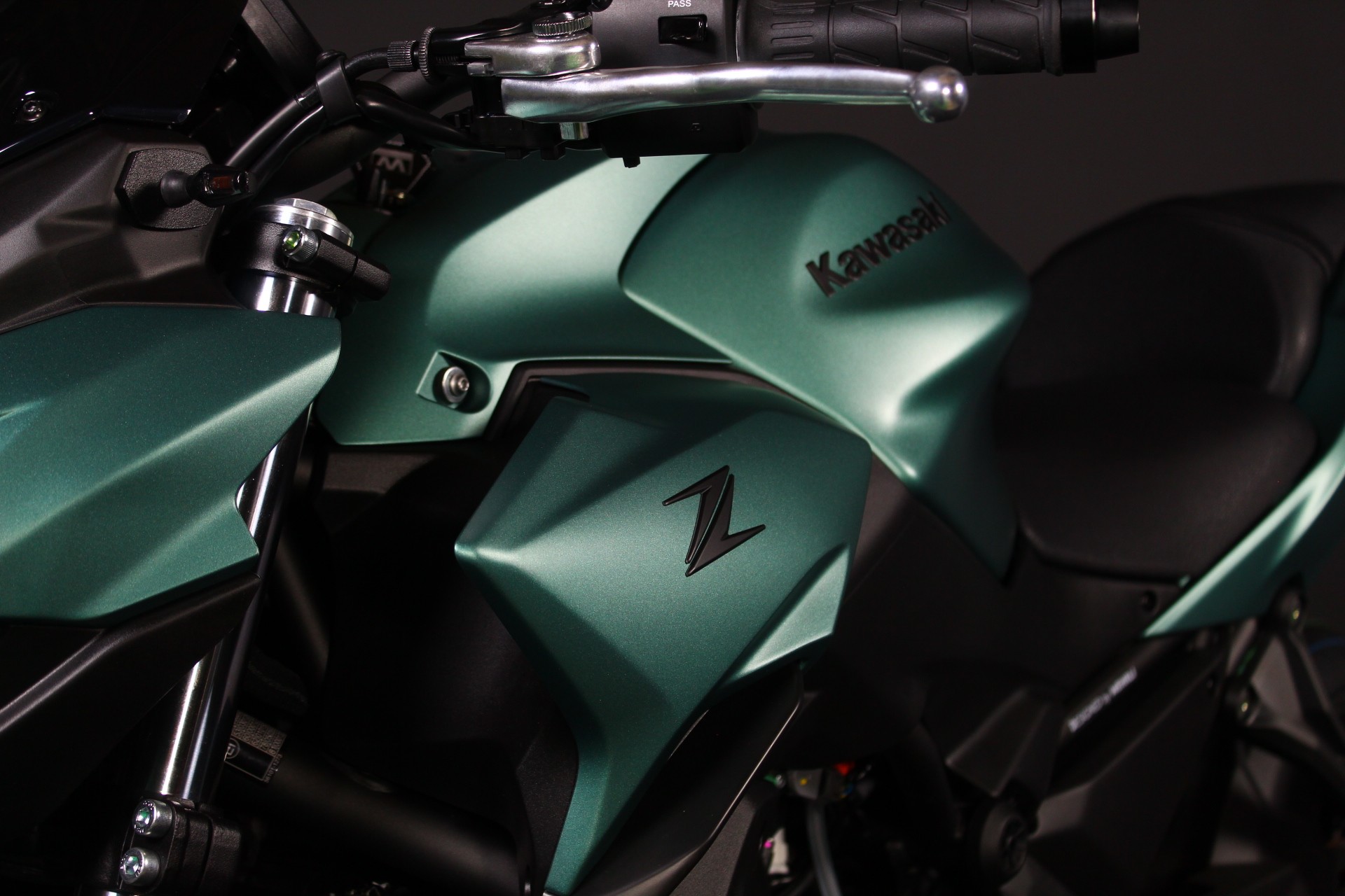 KAWASAKI Z 650 (50/35 KW) *Smaragd Edition* Level 2-image-6