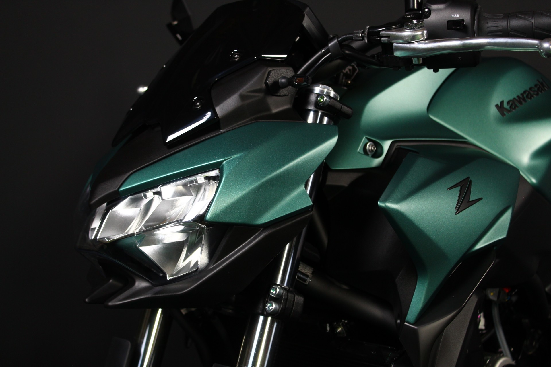 KAWASAKI Z 650 (50/35 KW) *Smaragd Edition* Level 2-image-5