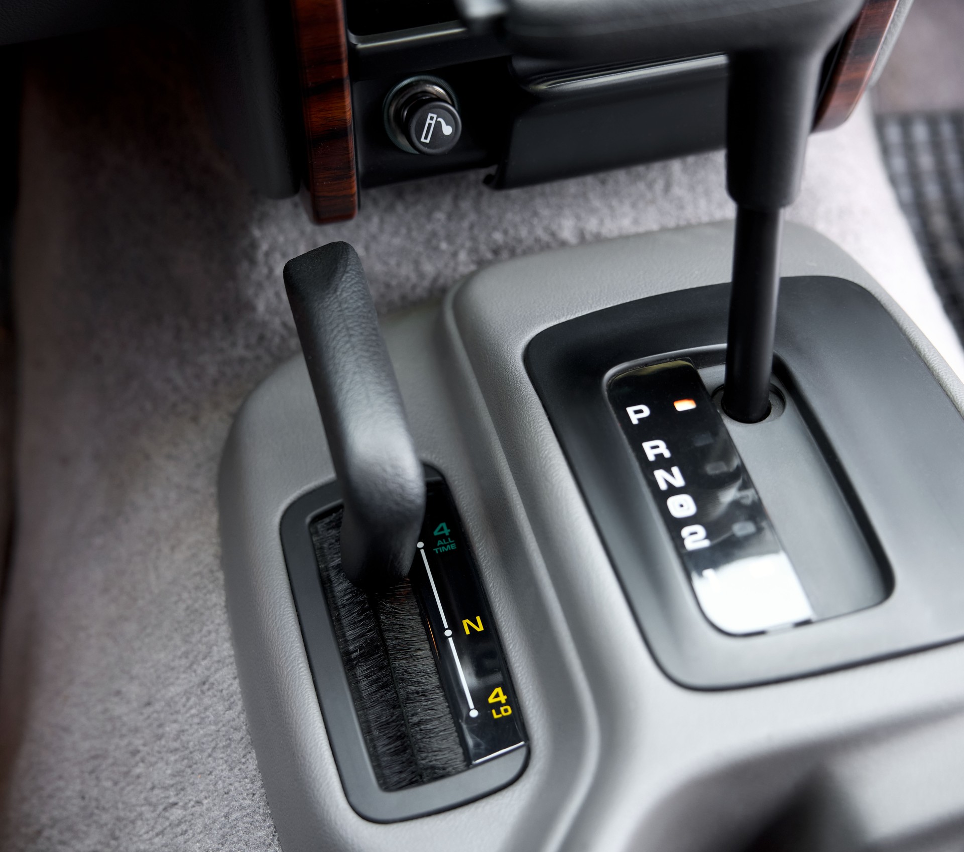 JEEP Grand Cherokee 5.2 Limited Automatic-image-9