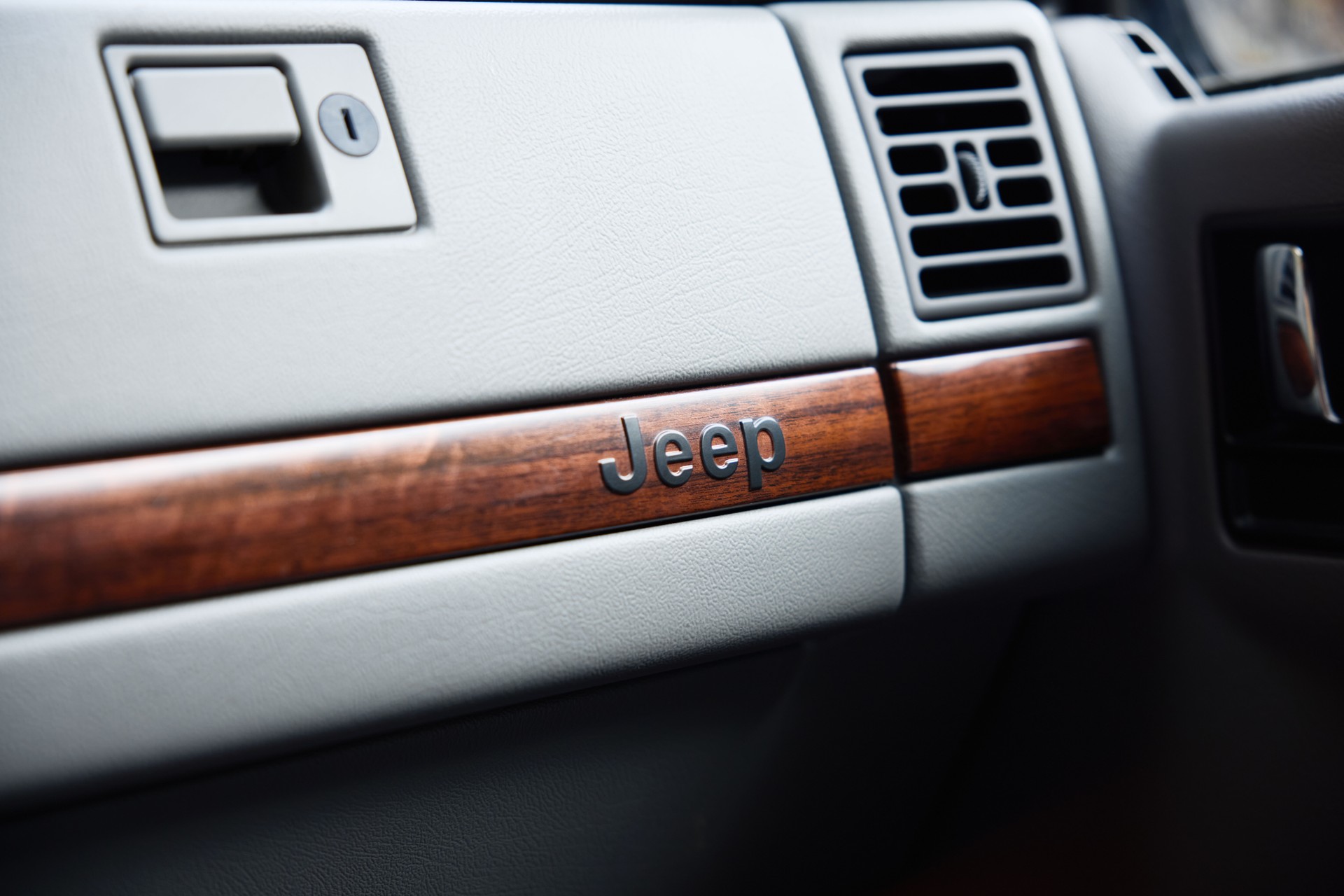 JEEP Grand Cherokee 5.2 Limited Automatic-image-5