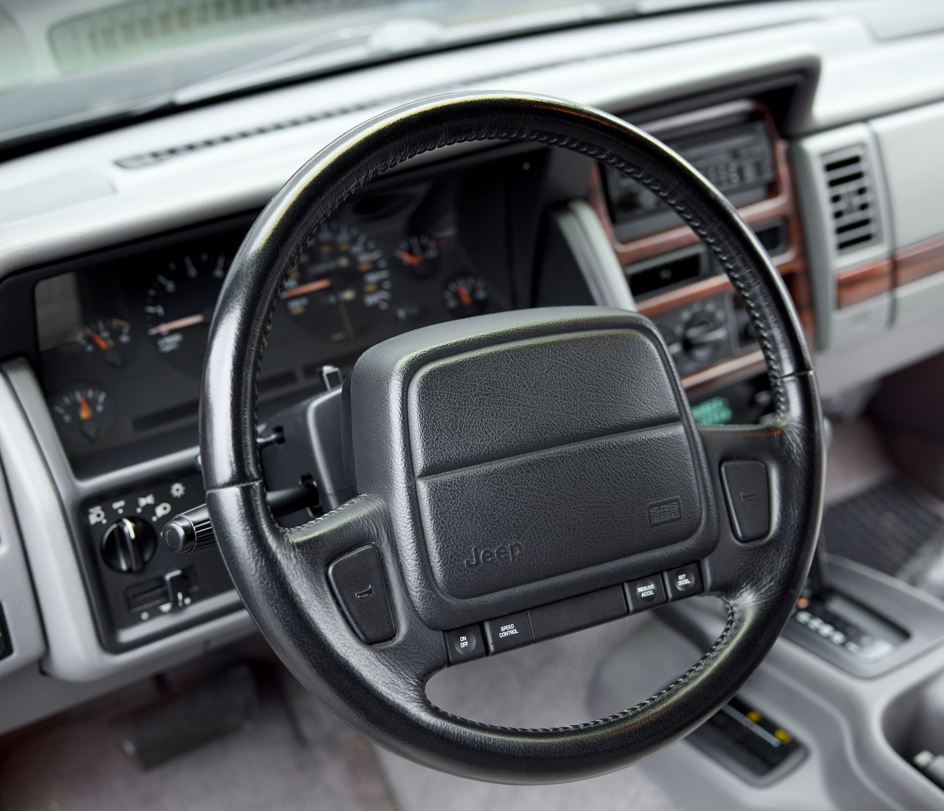 JEEP Grand Cherokee 5.2 Limited Automatic-image-6