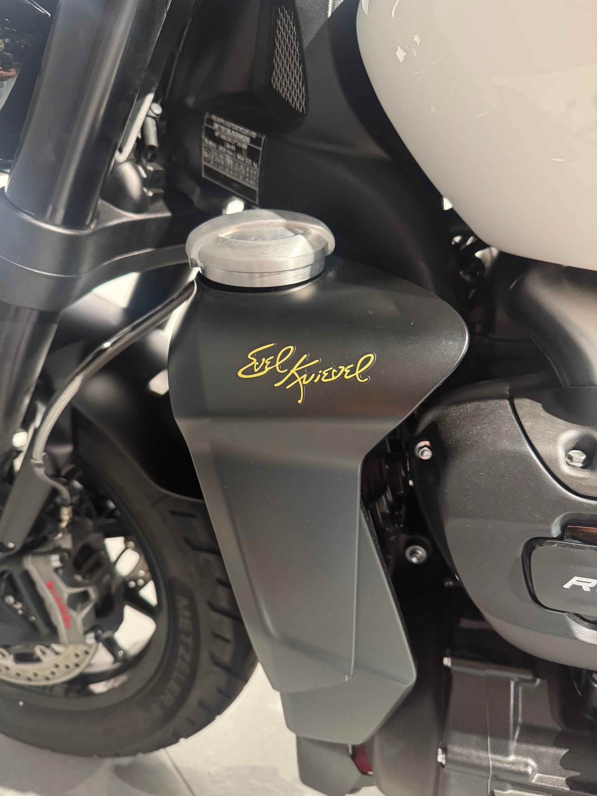 TRIUMPH Rocket 3 R Storm Evel Knievel Lacksatz-image-8