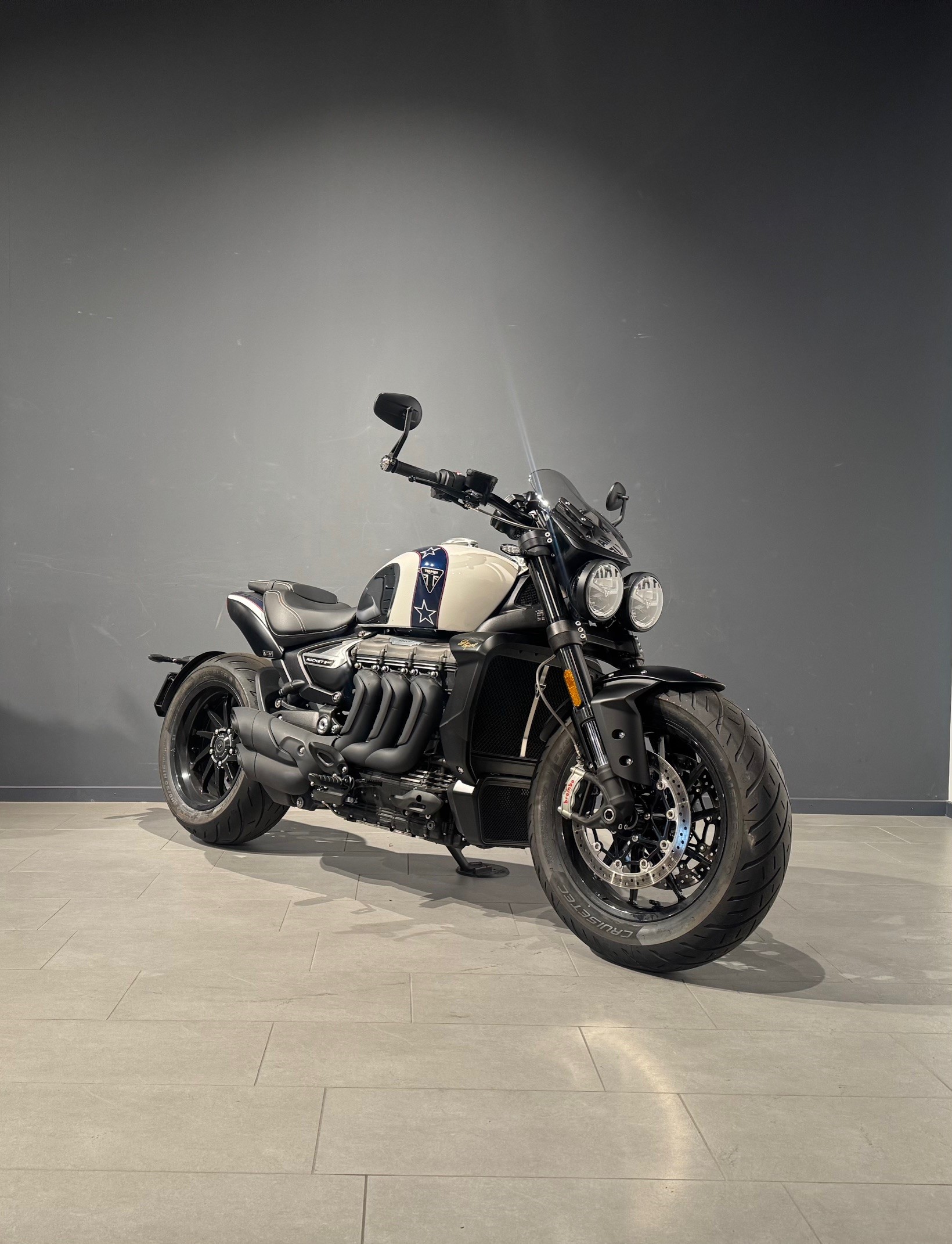 TRIUMPH Rocket 3 R Storm Evel Knievel Lacksatz-image-1