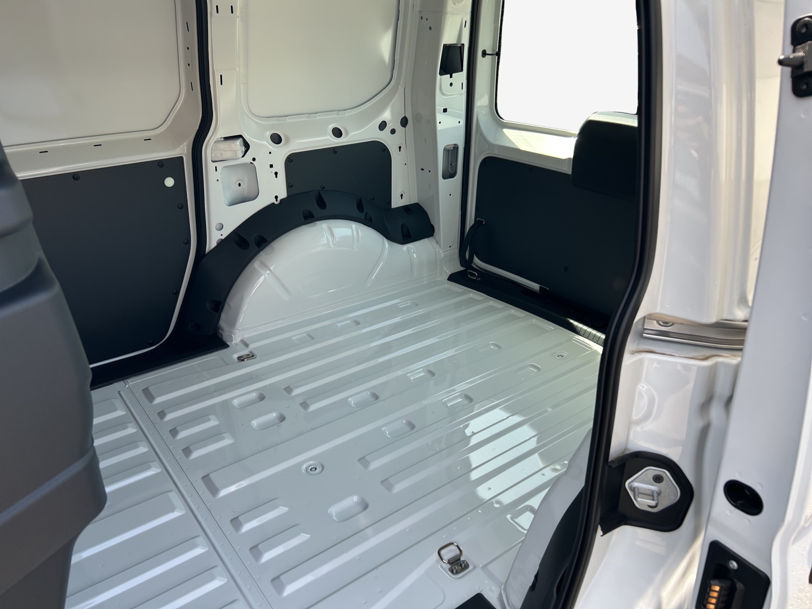 VW Caddy Cargo 2.0TDI-image-11