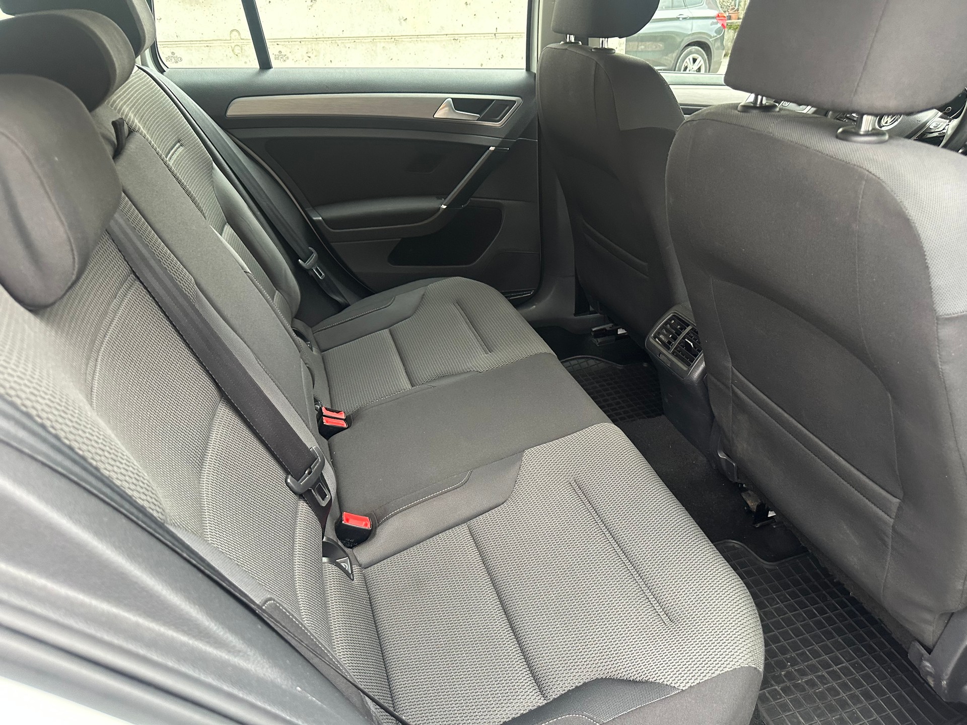 VW Golf Variant 1.4 TSI 65th Edition-image-9