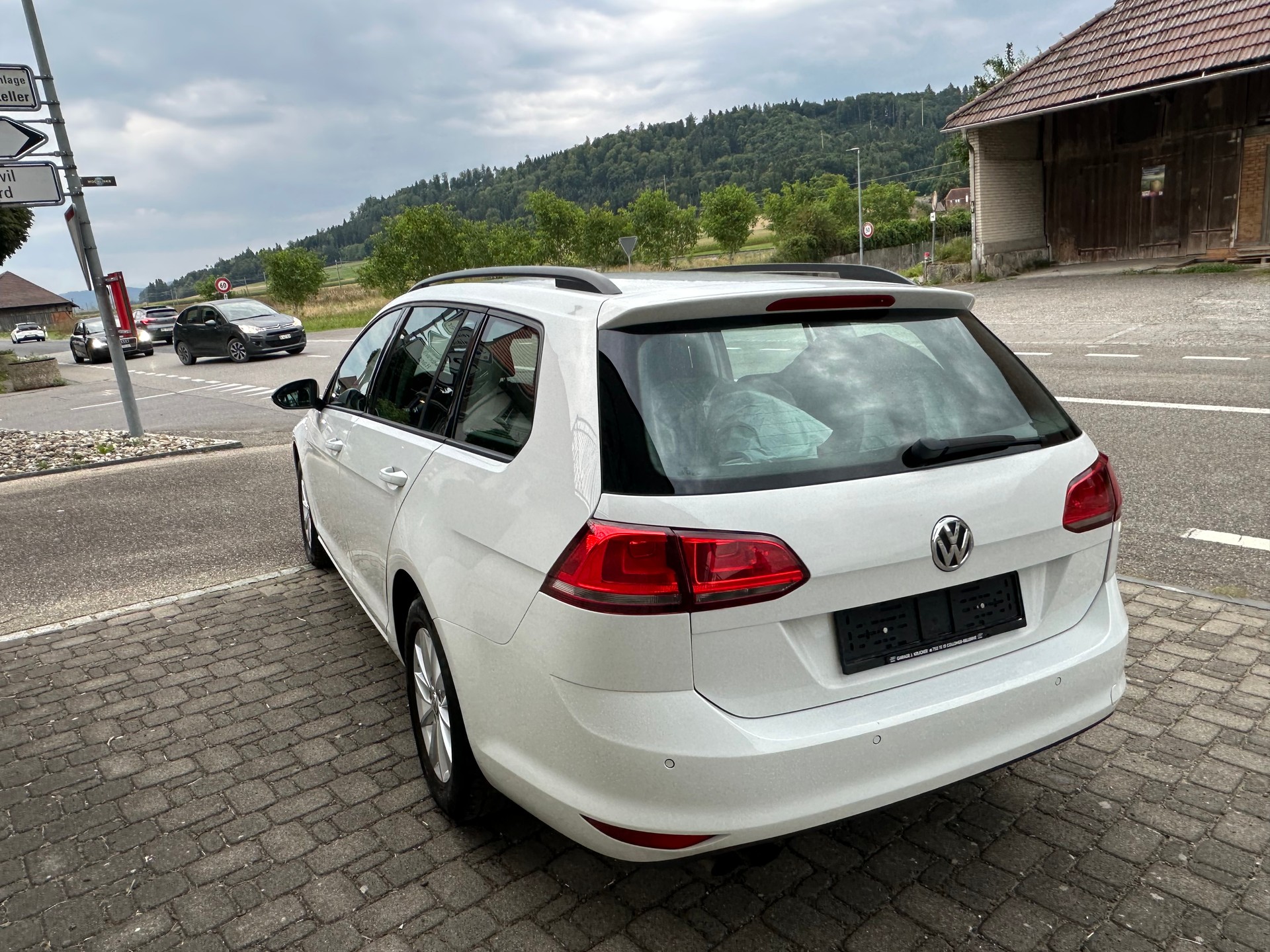 VW Golf Variant 1.4 TSI 65th Edition-image-2