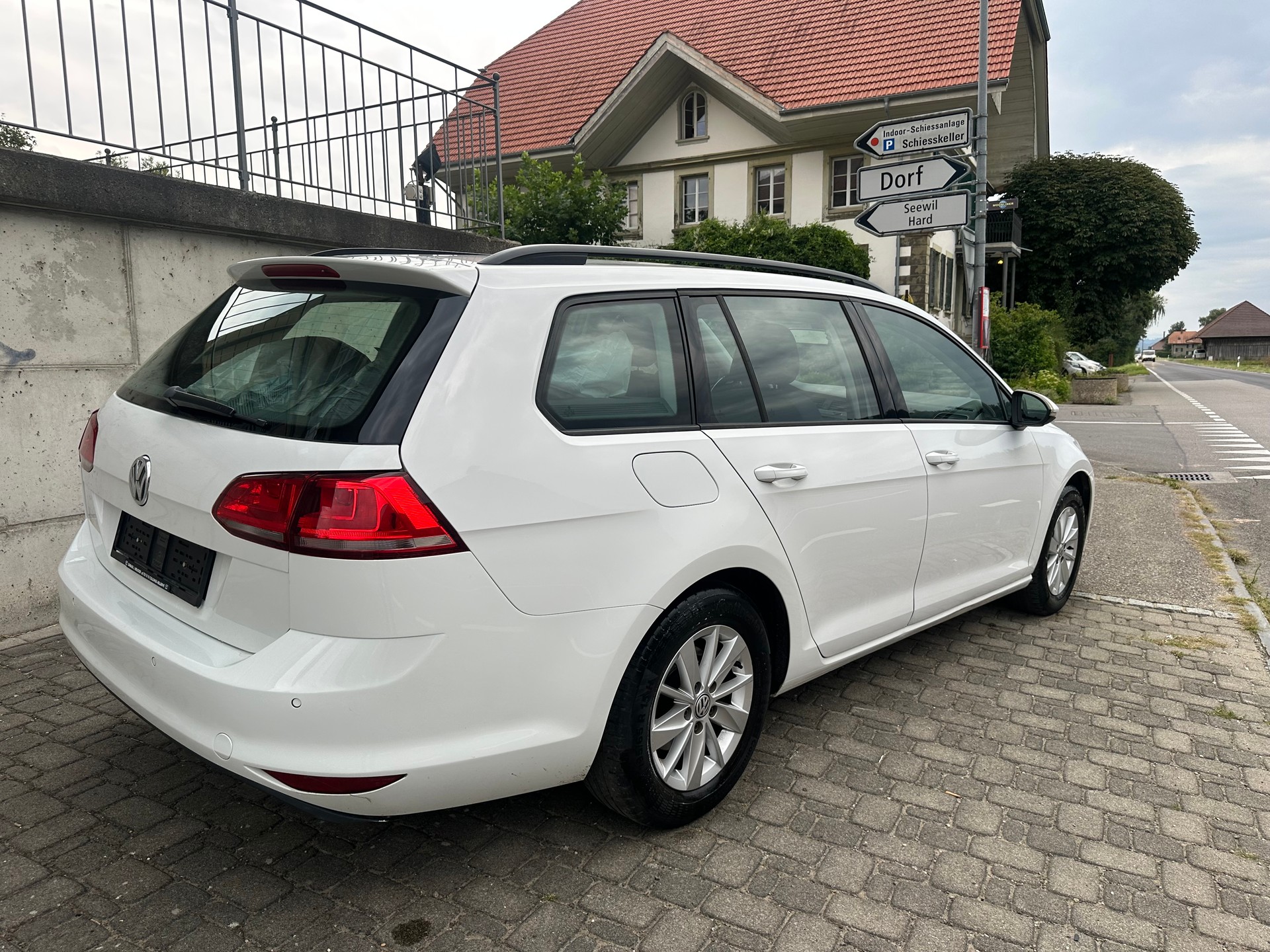 VW Golf Variant 1.4 TSI 65th Edition-image-4