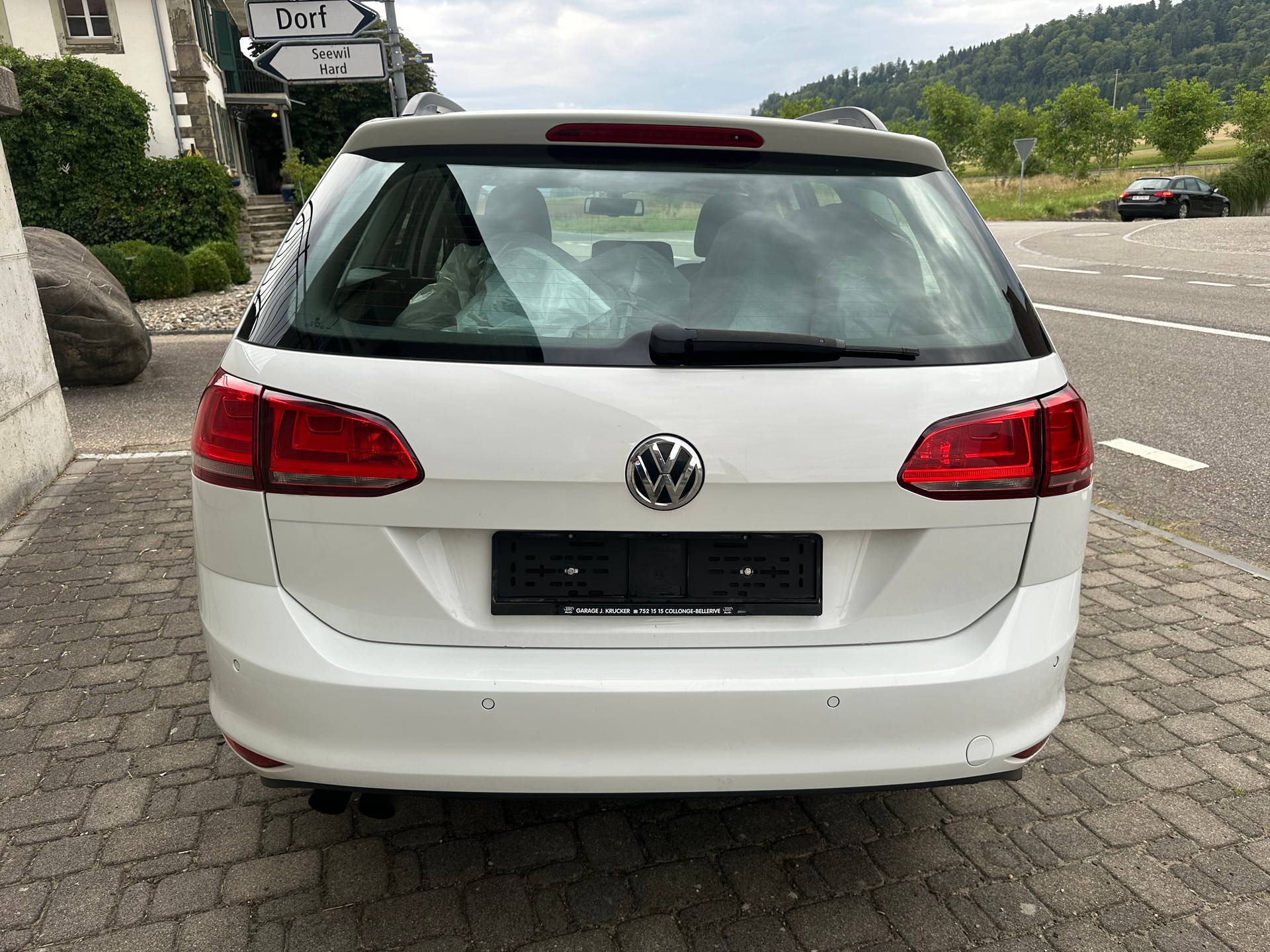 VW Golf Variant 1.4 TSI 65th Edition-image-3