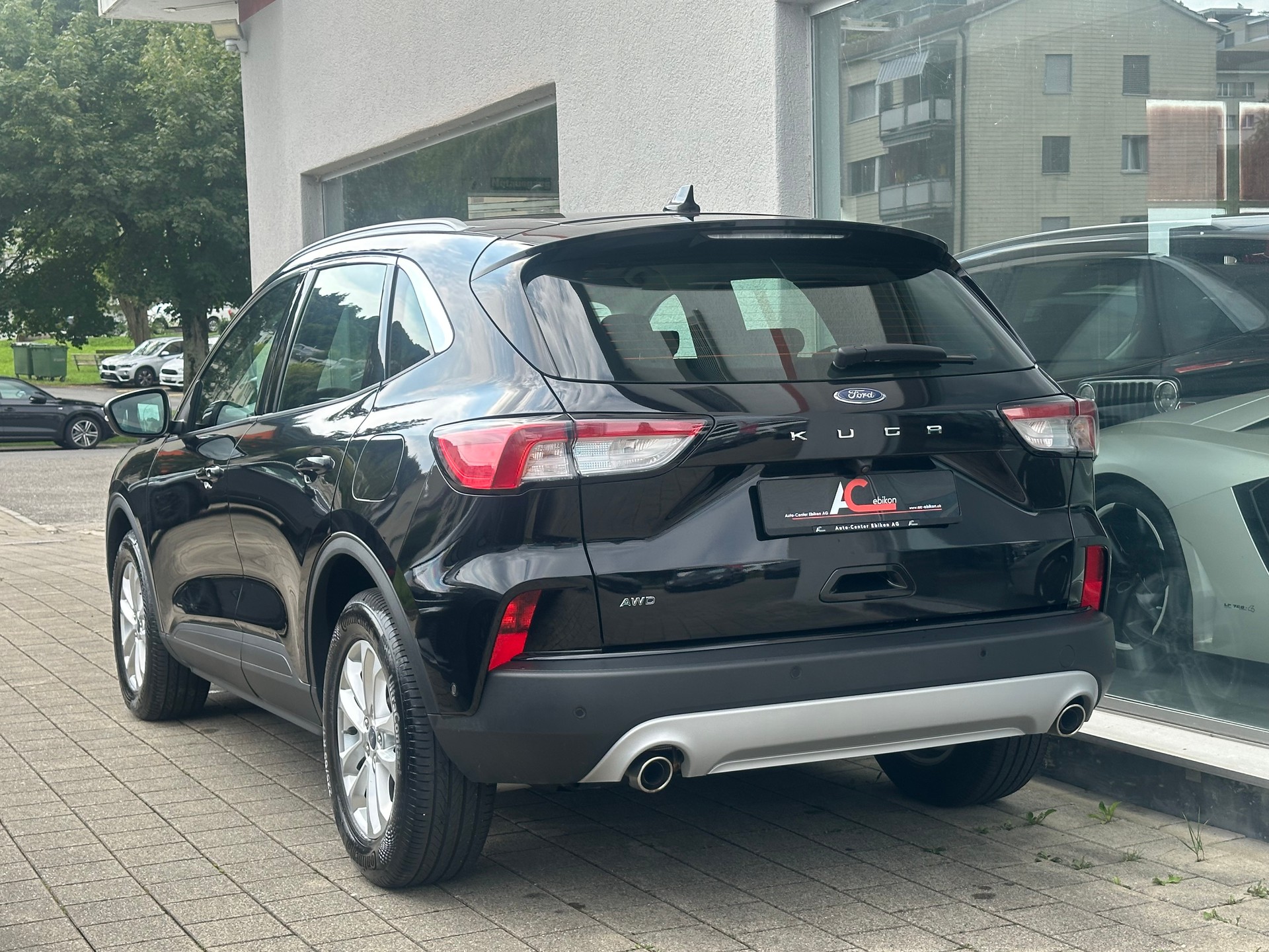 FORD Kuga 2.0 TDCi EcoBlue Titanium 4WD-image-2