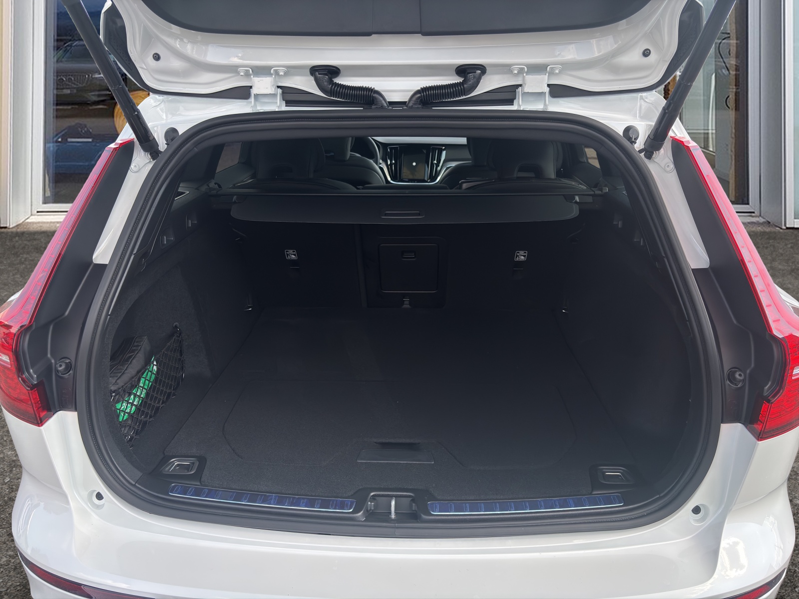 VOLVO V60 2.0 T6 TE Ultra Dark eAWD-image-6