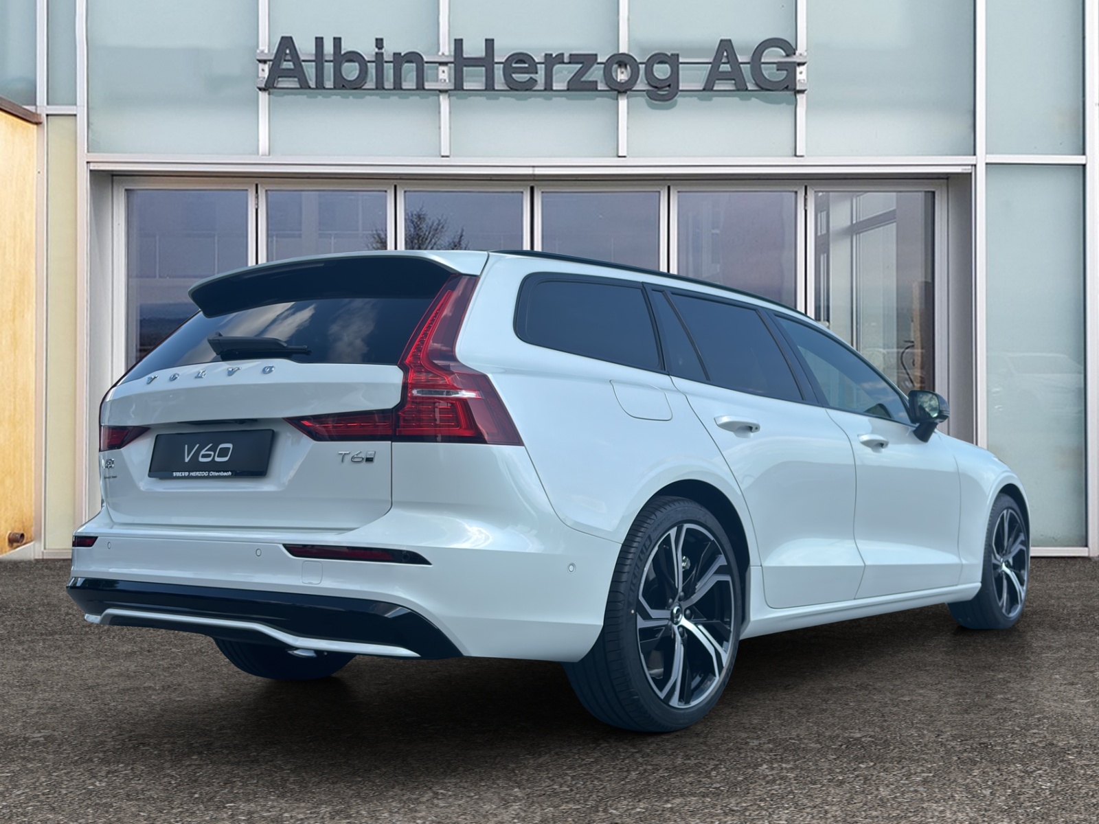 VOLVO V60 2.0 T6 TE Ultra Dark eAWD-showroom-element-3