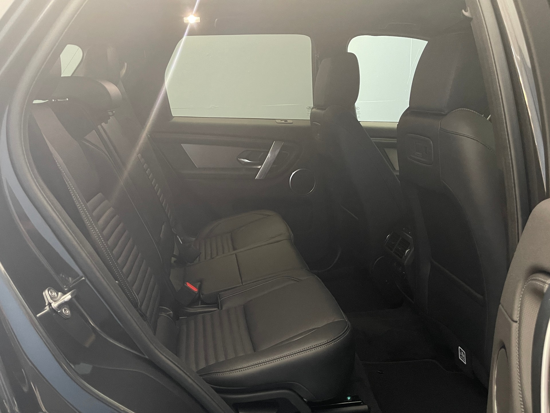 LAND ROVER Discovery Sport 1.5 T 270e Dynamic SE-image-9
