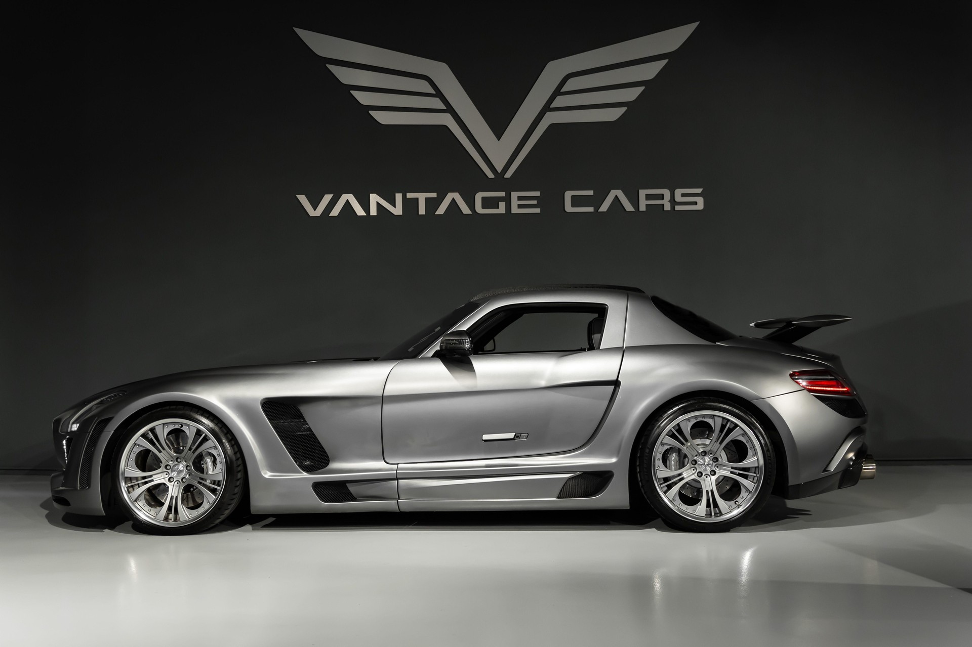 MERCEDES-BENZ SLS AMG Coupé FAB Gullstream-showroom-element-2