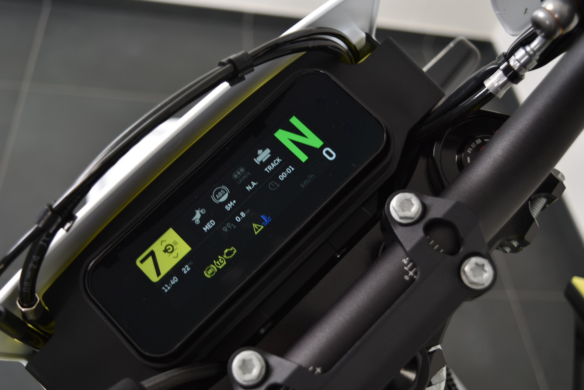 HUSQVARNA 701 Supermoto-image-6