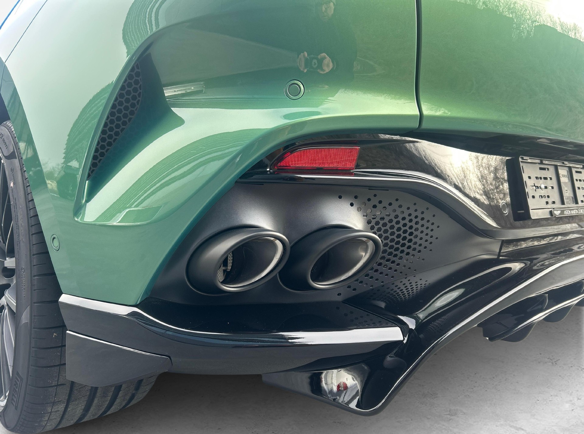 ASTON MARTIN DBX 707 4.0 V8 Bi-Turbo-image-10