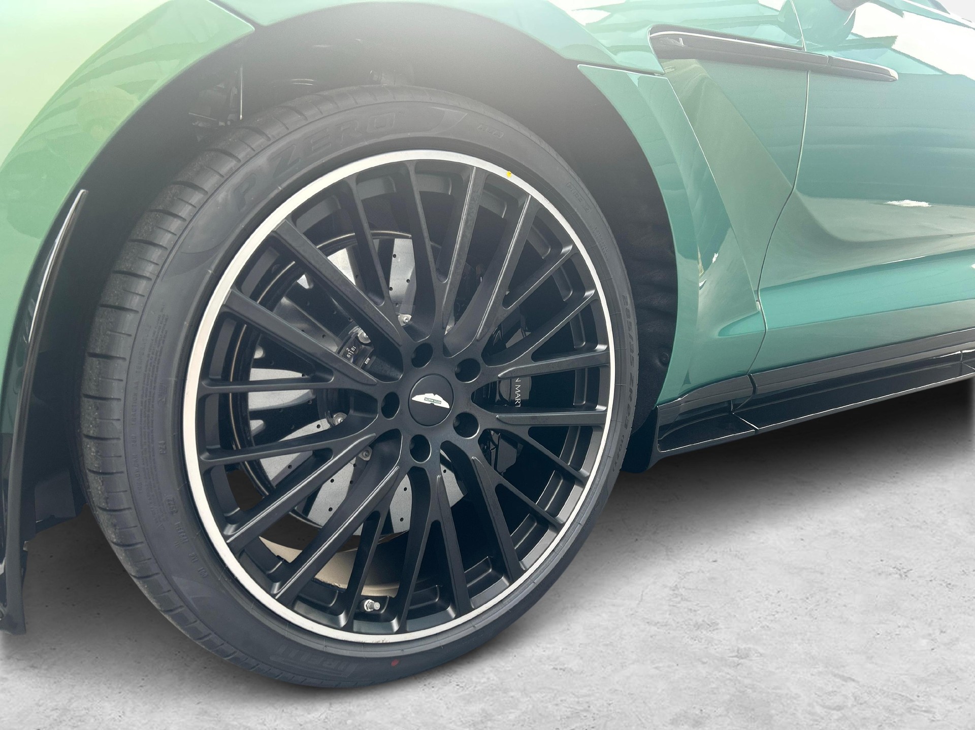 ASTON MARTIN DBX 707 4.0 V8 Bi-Turbo-image-9