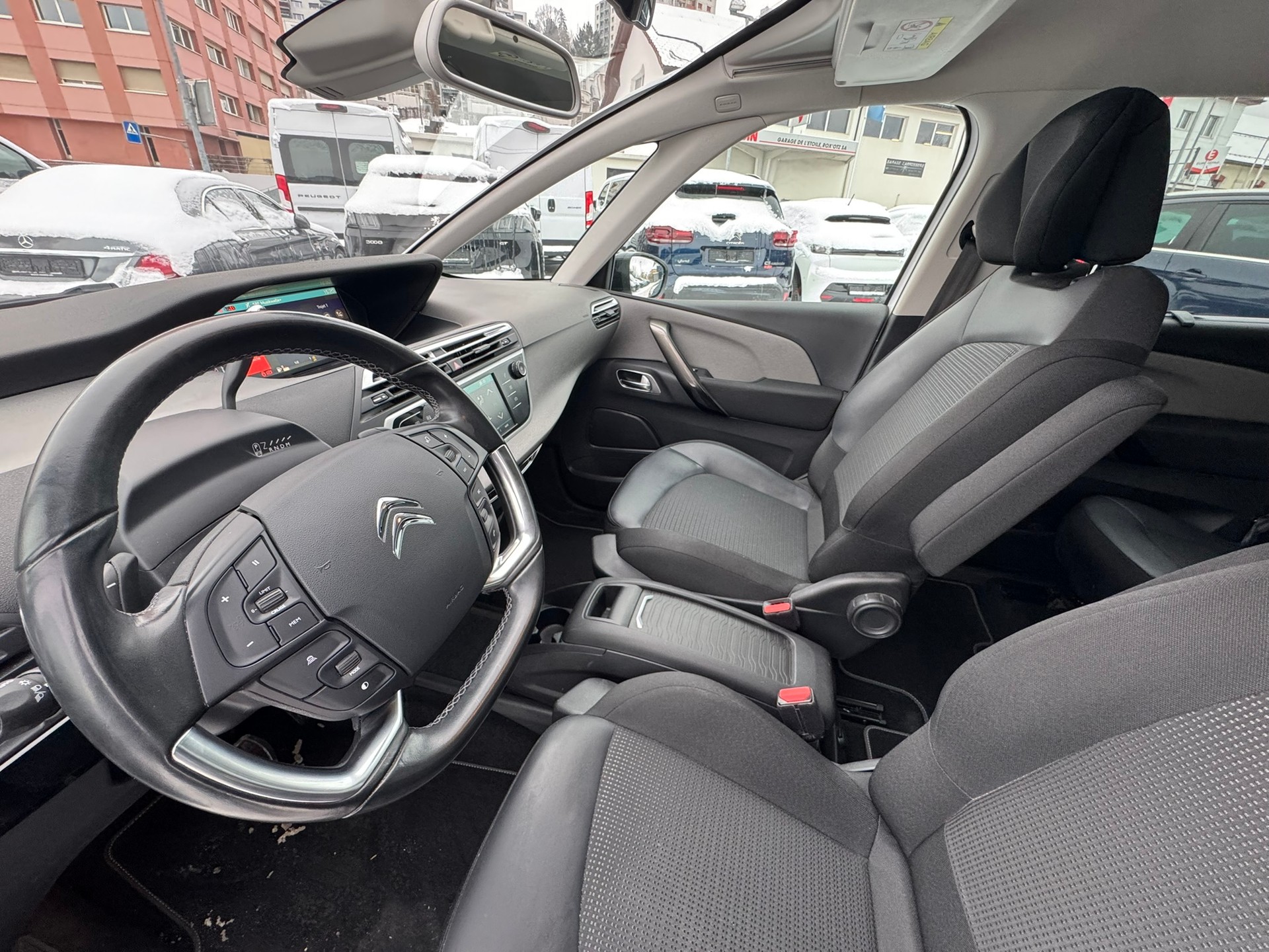 CITROEN Grand C4 Spacetourer 1.2 Pure Tech Shine EAT8-image-6