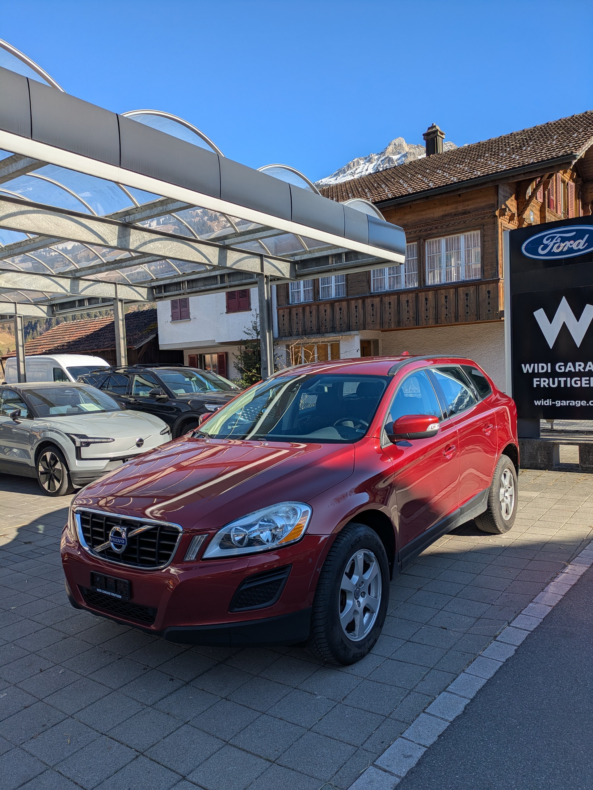 VOLVO XC60 2.4 D4 Kinetic AWD-showroom-element-2