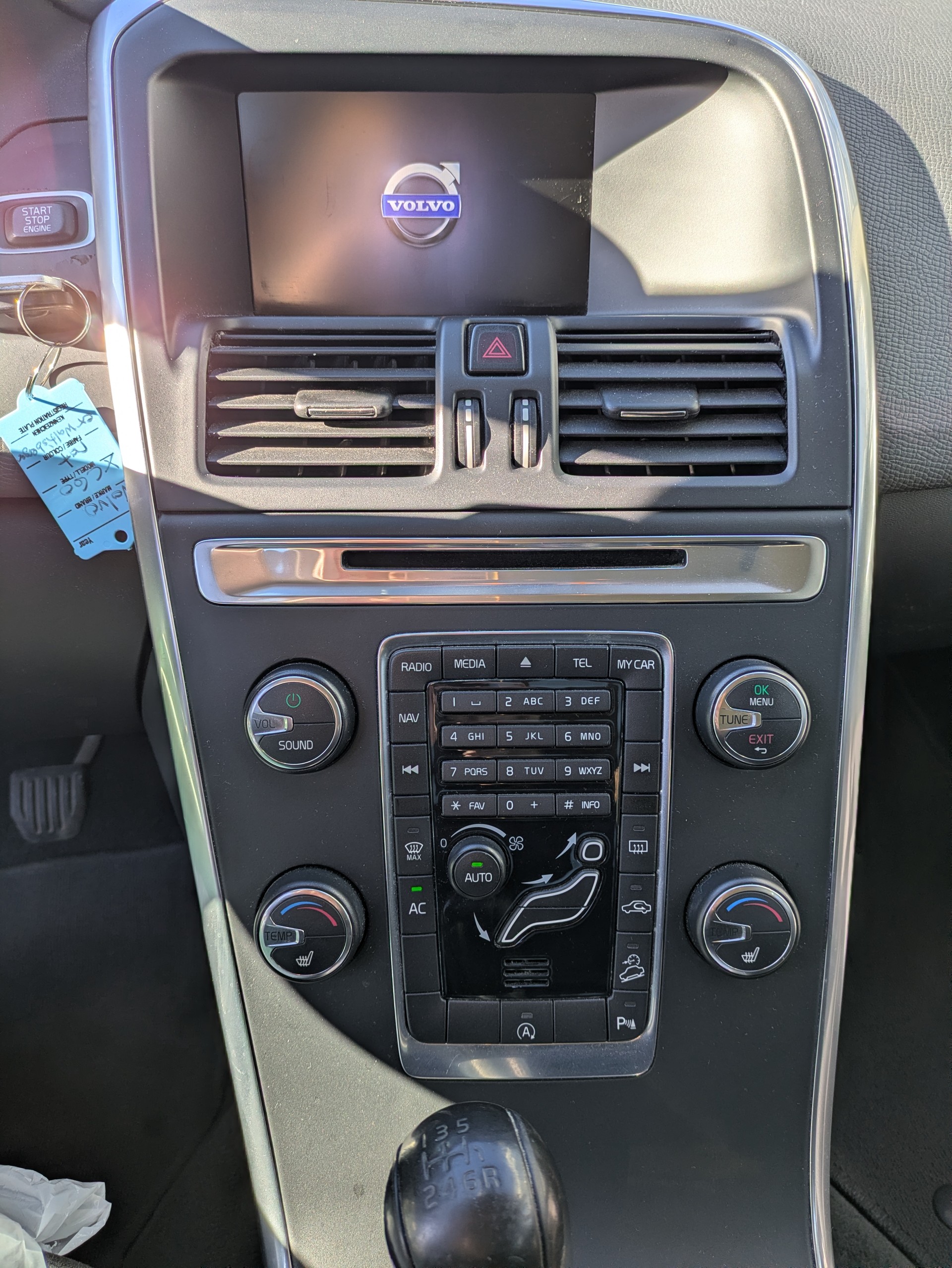 VOLVO XC60 2.4 D4 Kinetic AWD-image-9