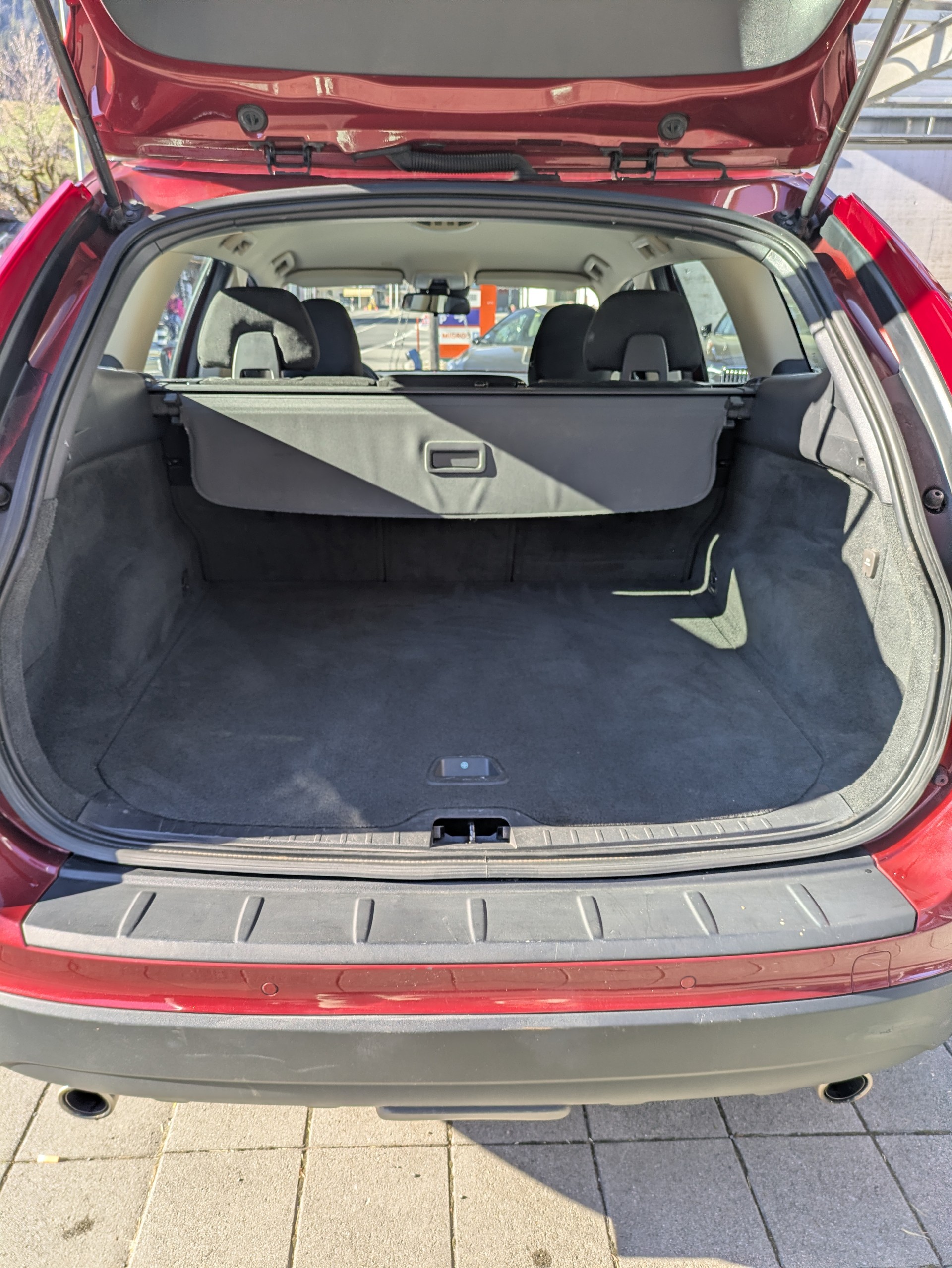 VOLVO XC60 2.4 D4 Kinetic AWD-image-4