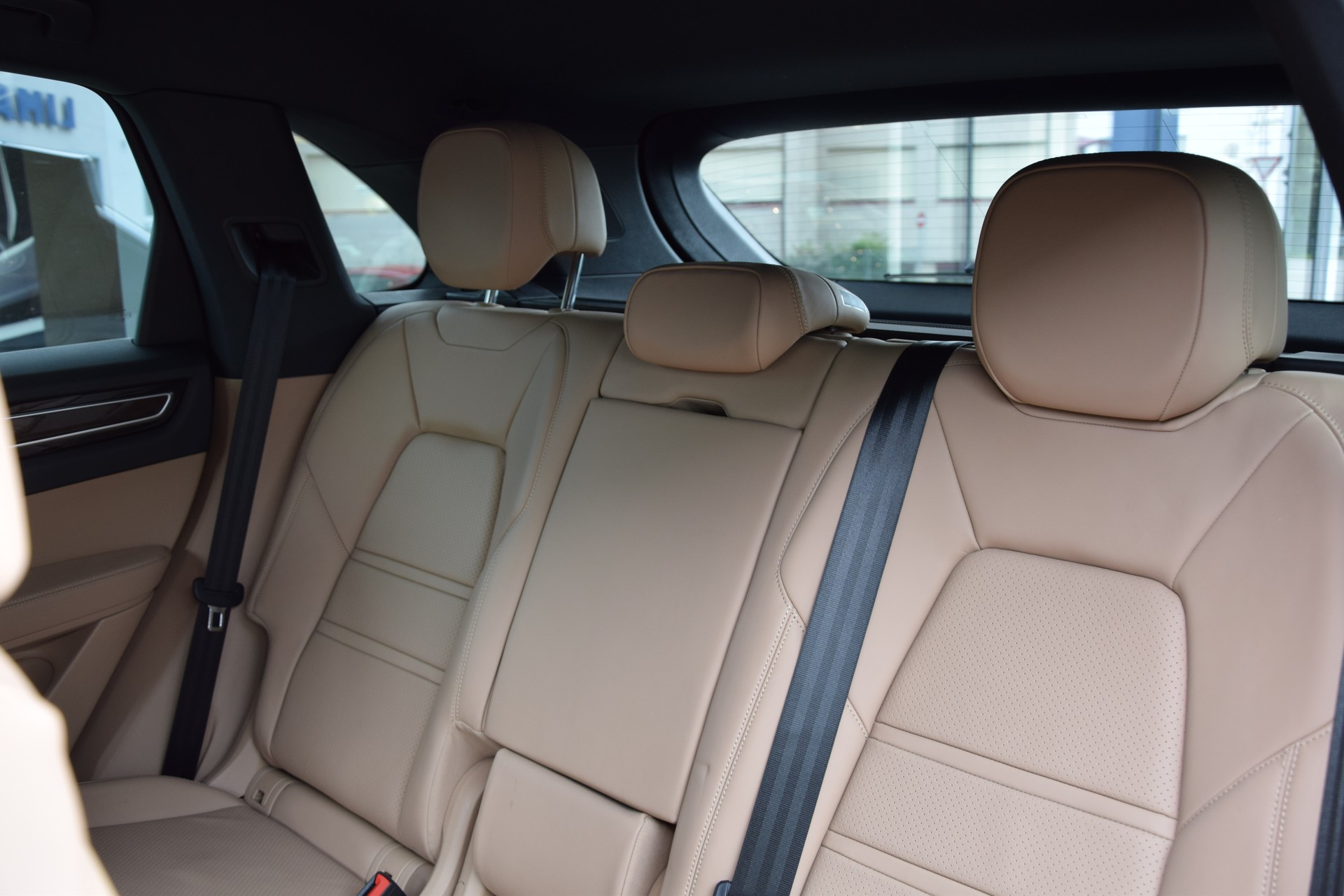 PORSCHE Cayenne-image-9