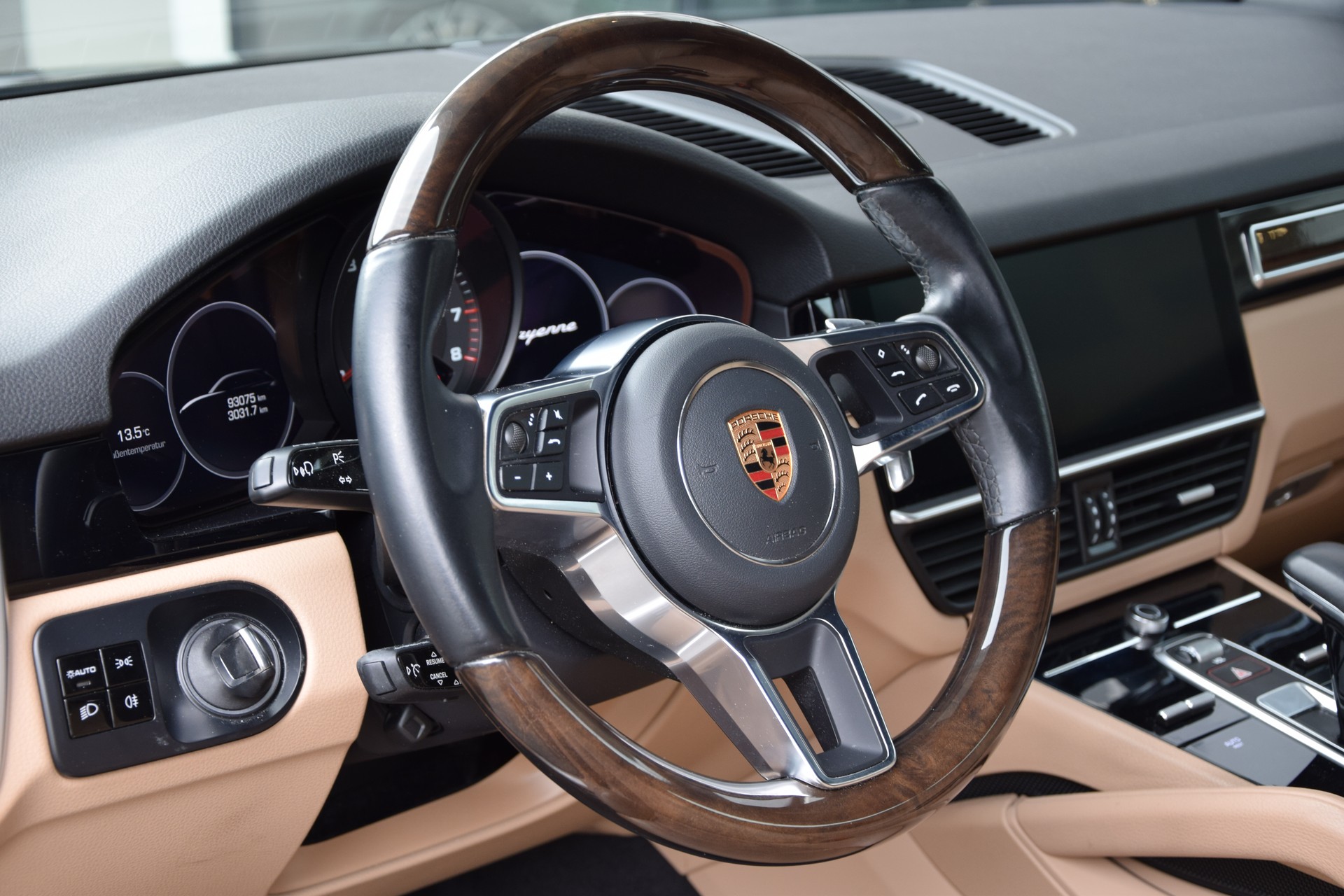 PORSCHE Cayenne-image-11