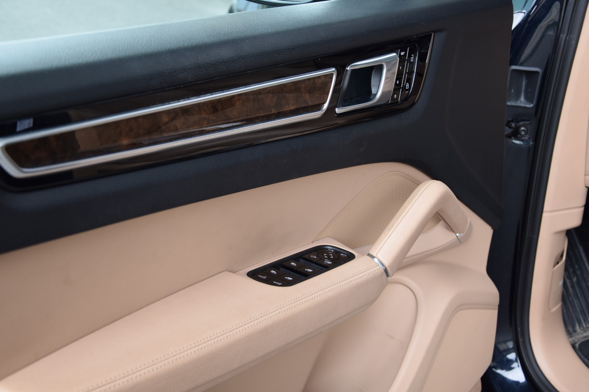 PORSCHE Cayenne-image-7