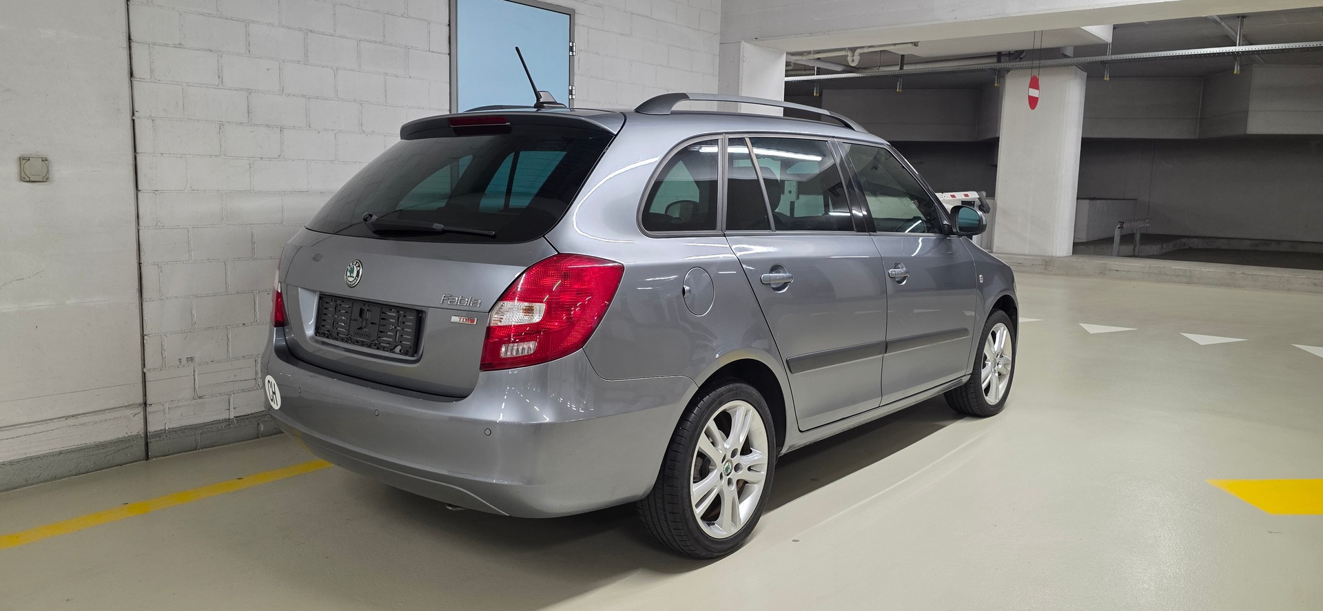 SKODA Fabia 1.6 TDI Elegance-image-4