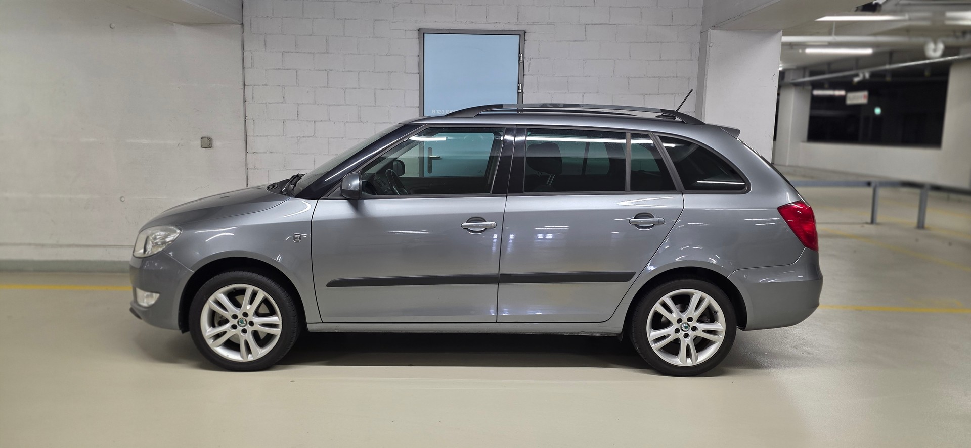 SKODA Fabia 1.6 TDI Elegance-image-1